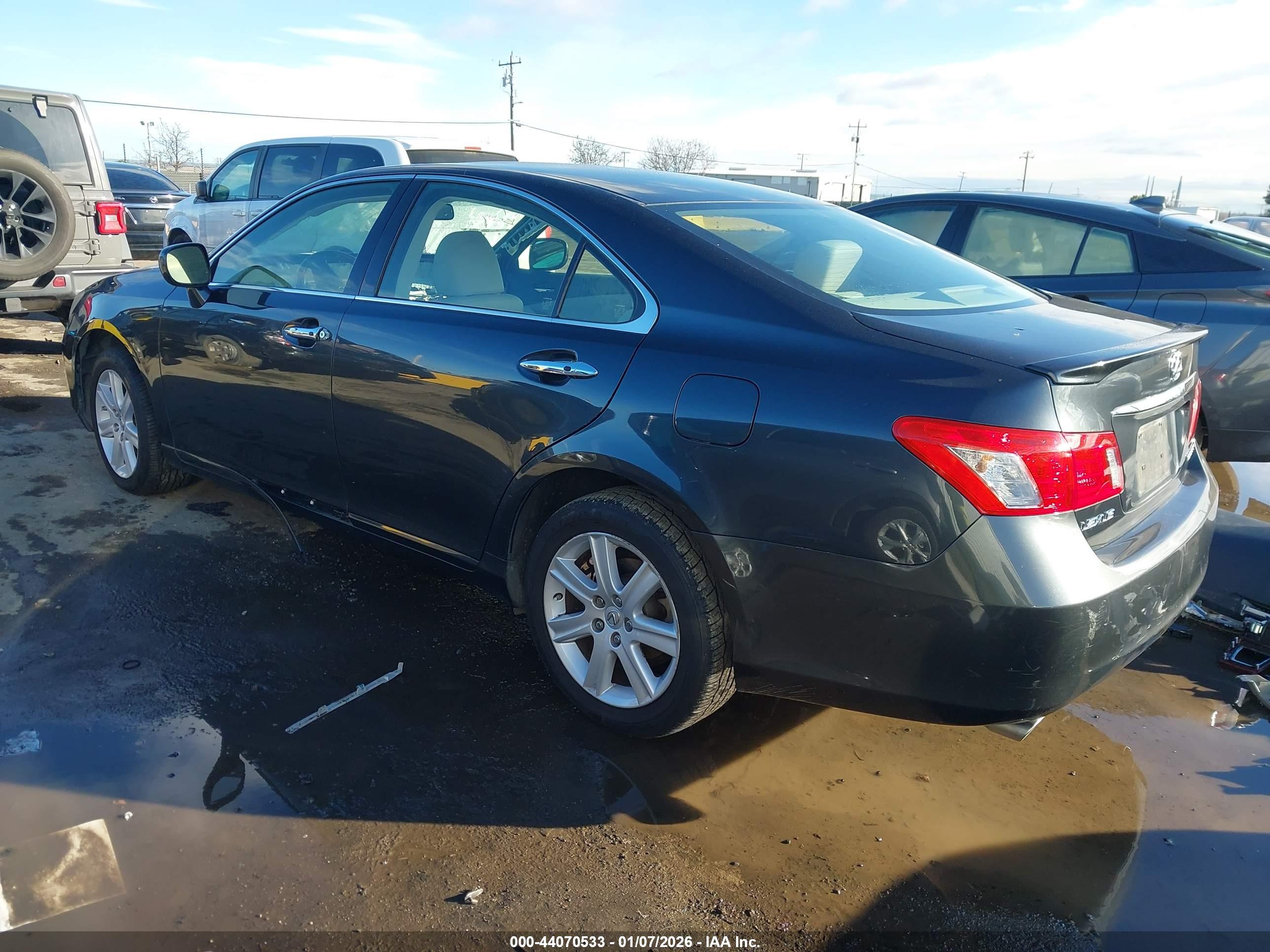 LEXUS ES image 3