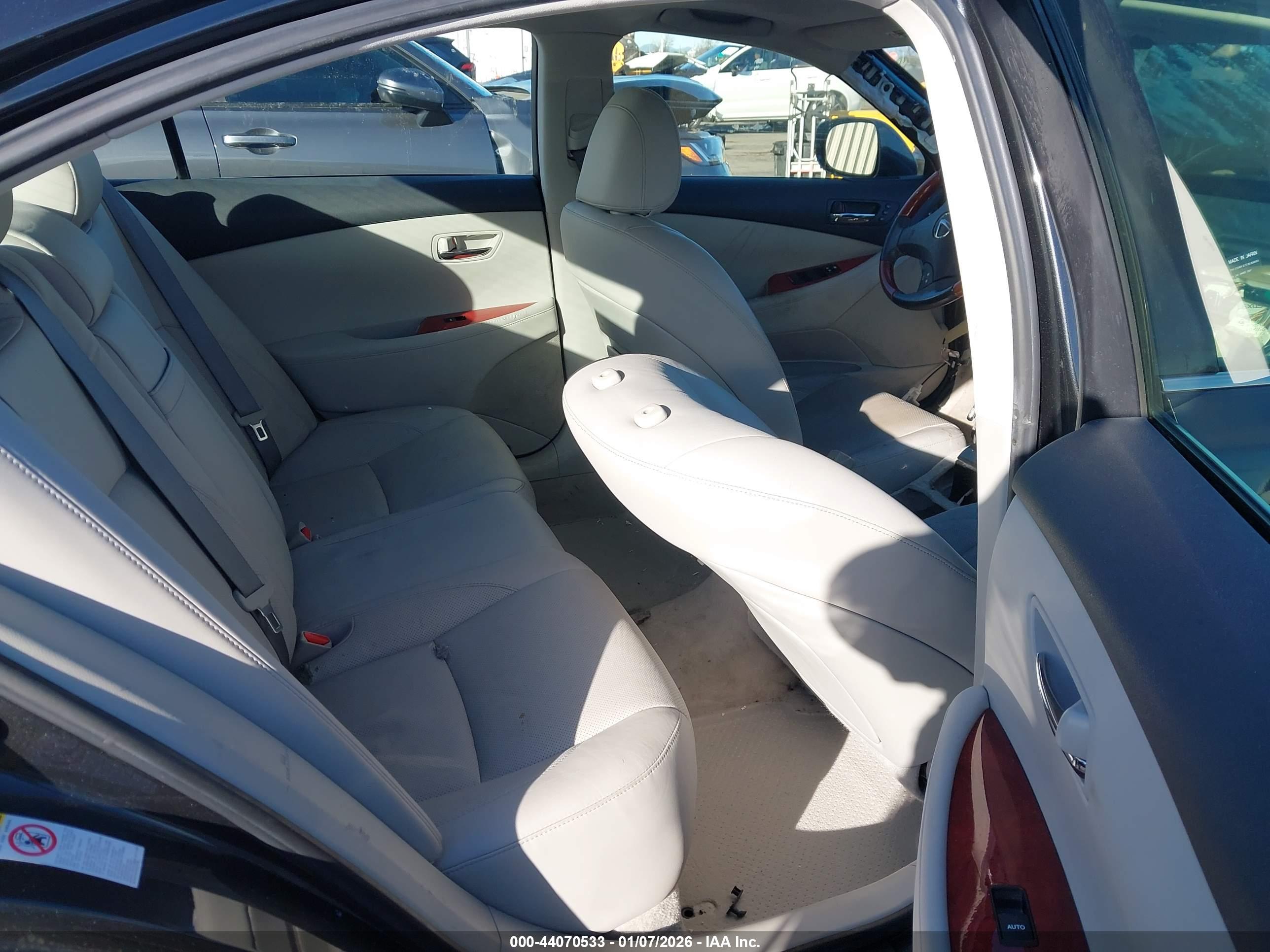 LEXUS ES image 8