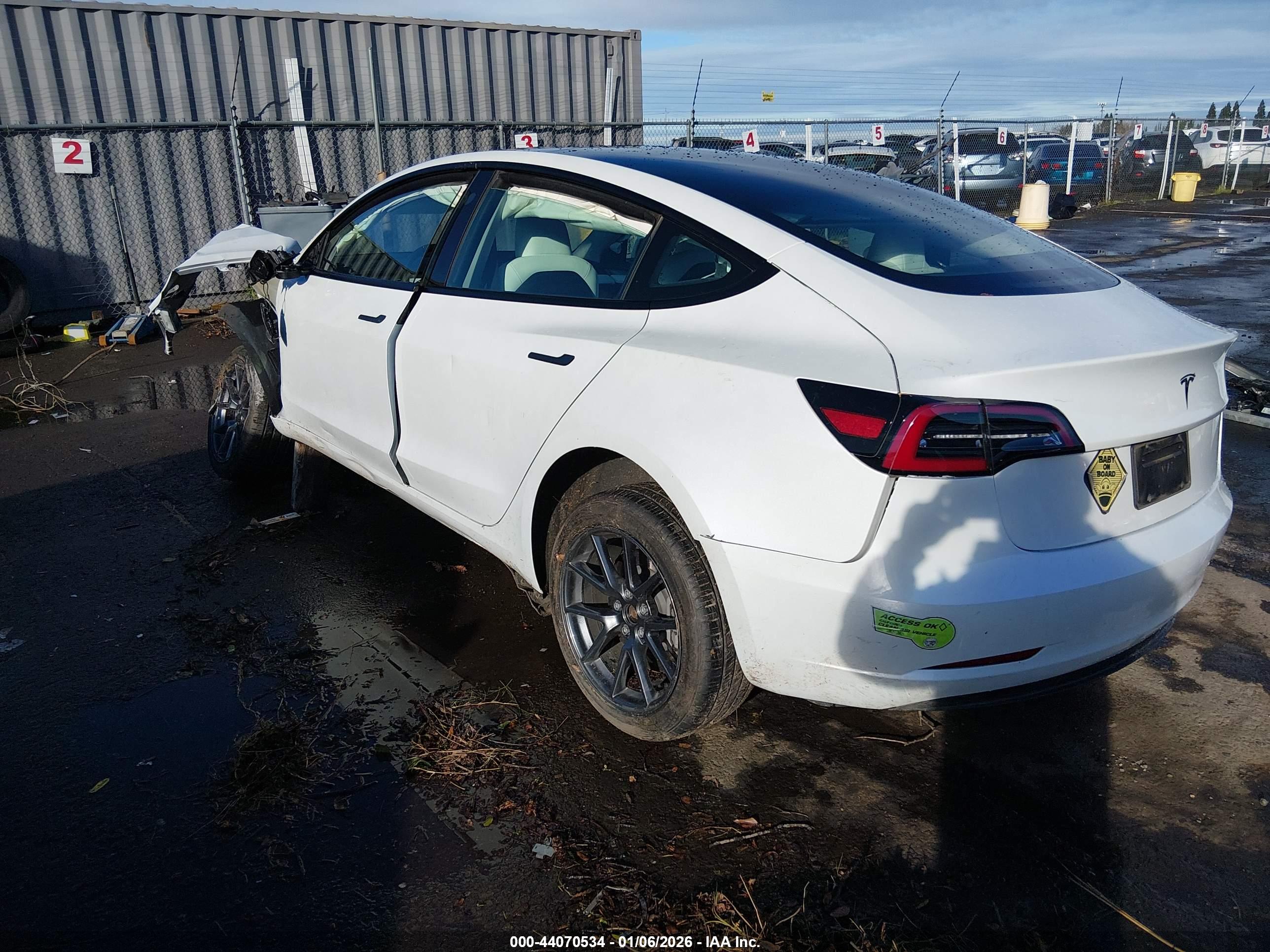 TESLA MODEL image 3