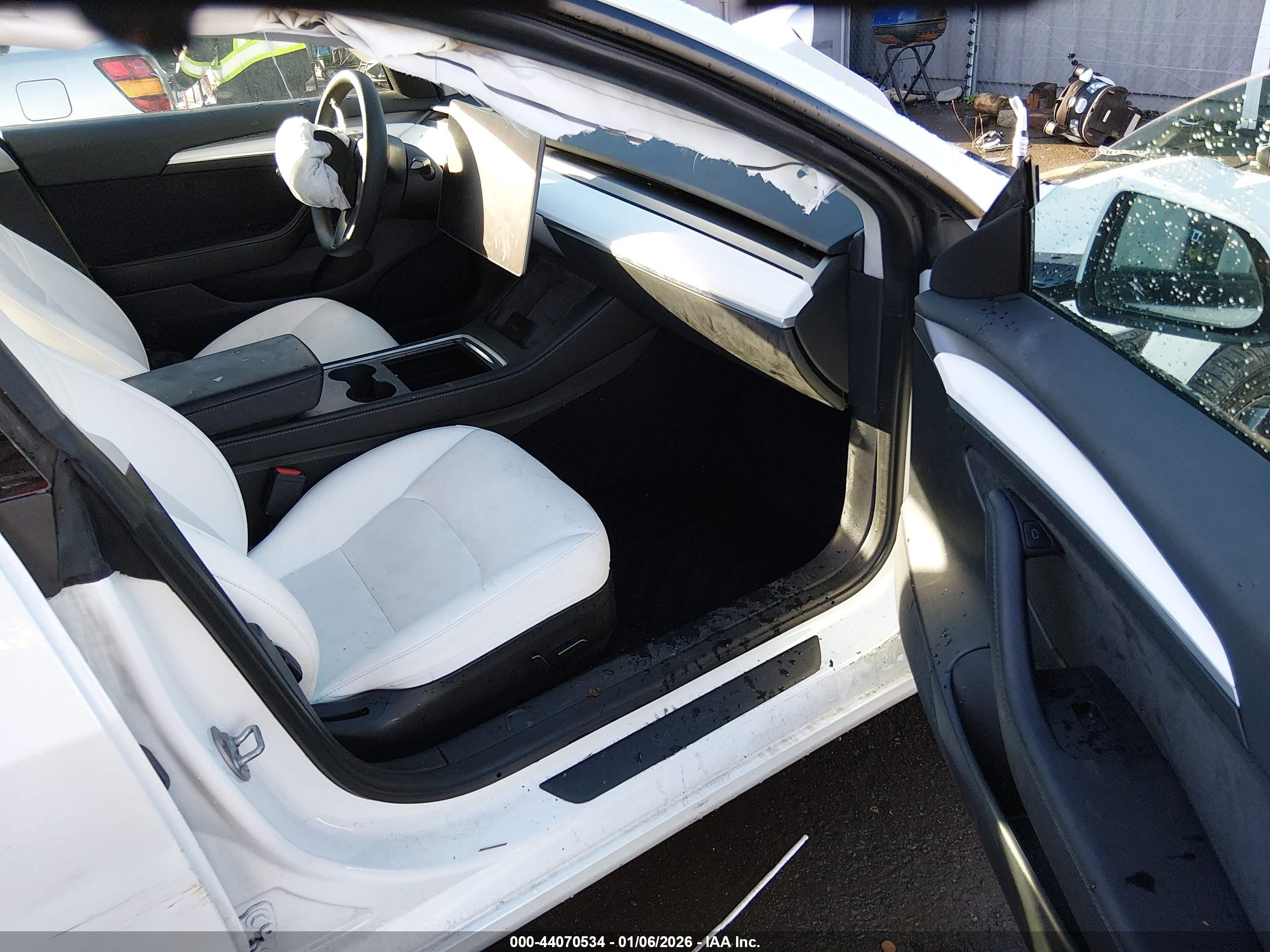 TESLA MODEL image 5