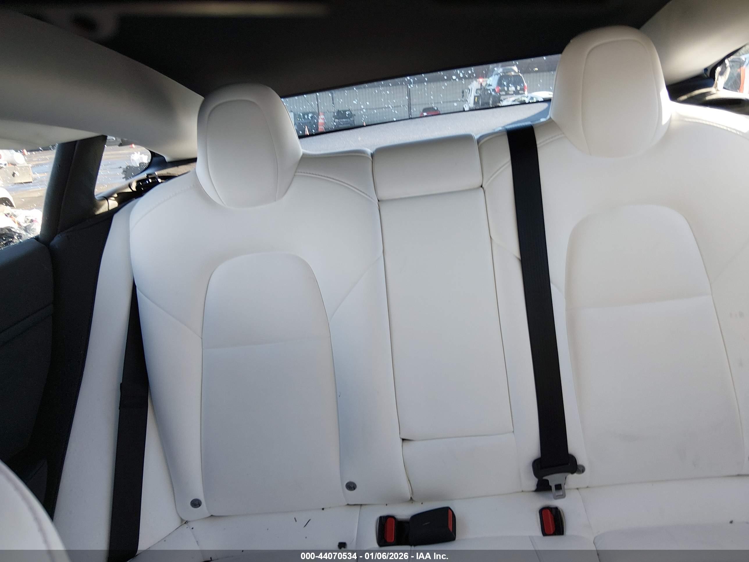 TESLA MODEL image 8