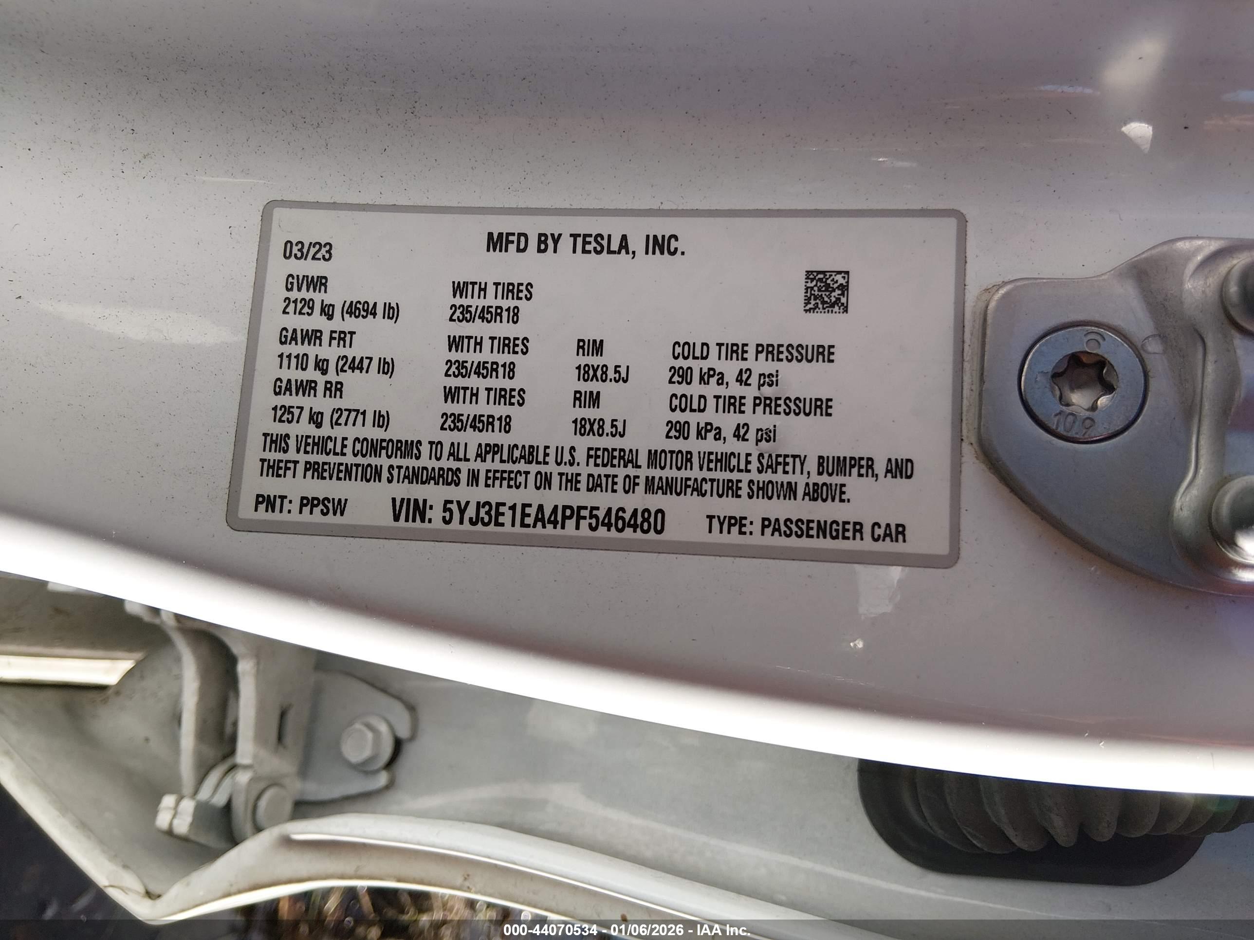 TESLA MODEL image 9