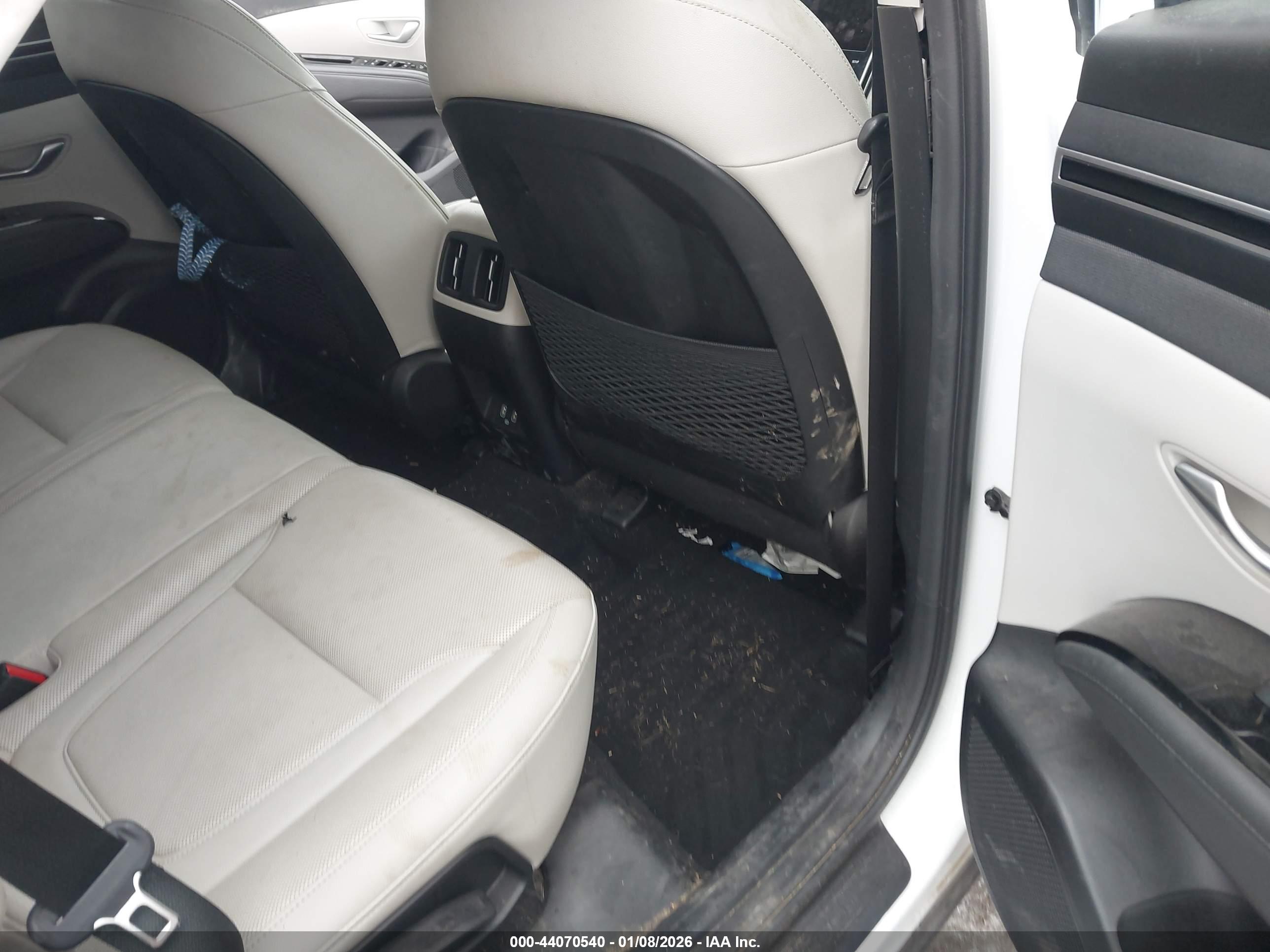 HYUNDAI TUCSON image 8