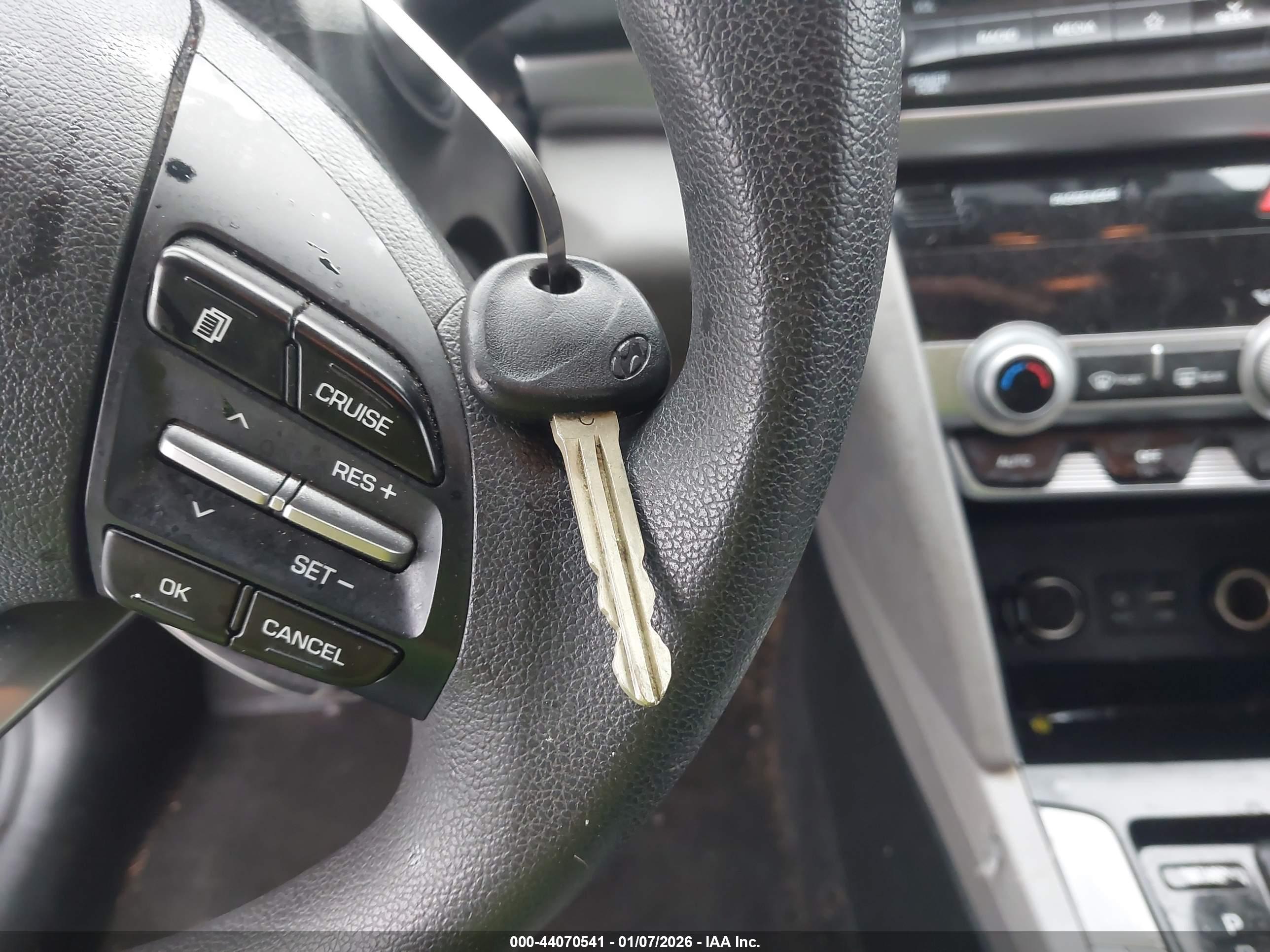 HYUNDAI ELANTRA image 11