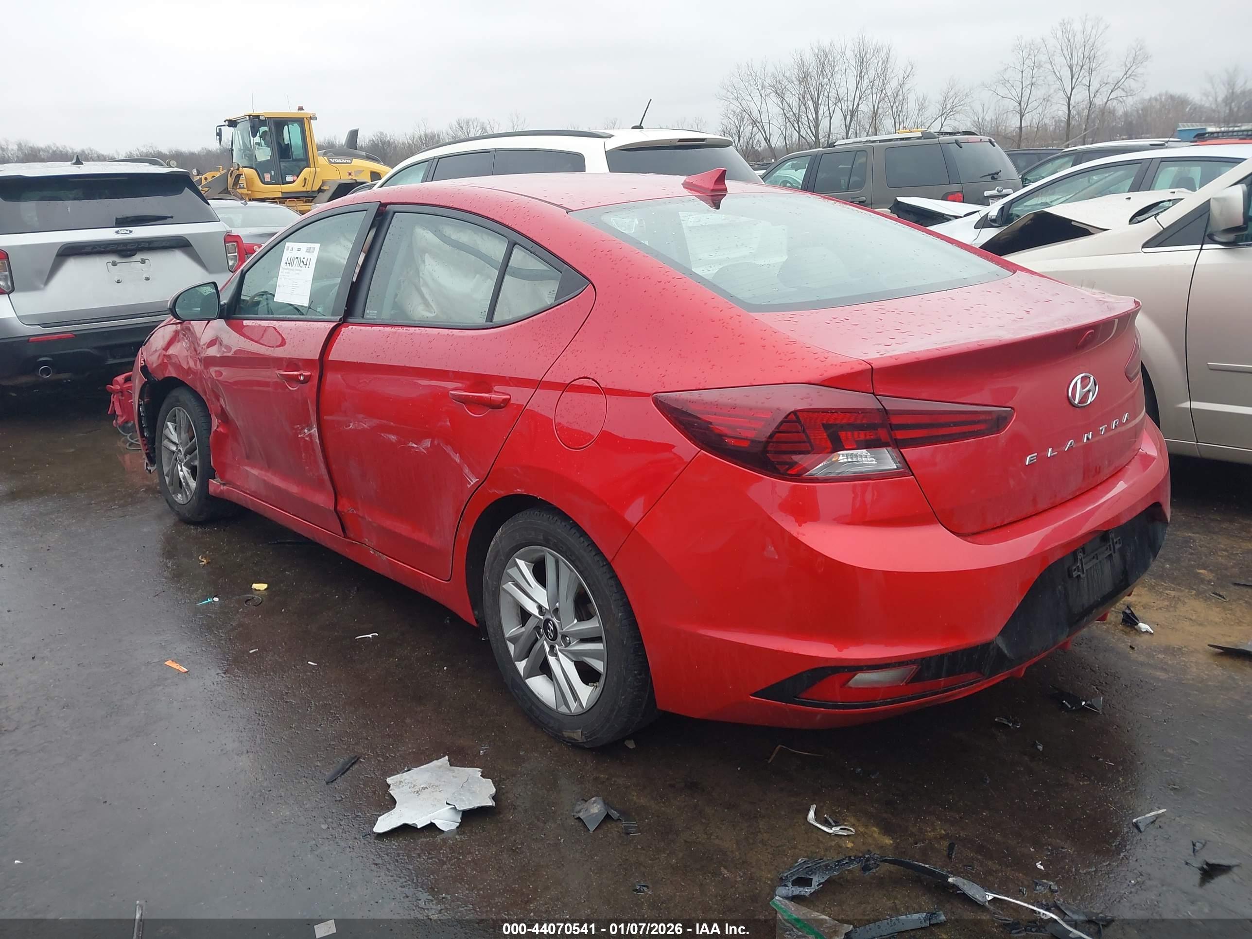HYUNDAI ELANTRA image 3
