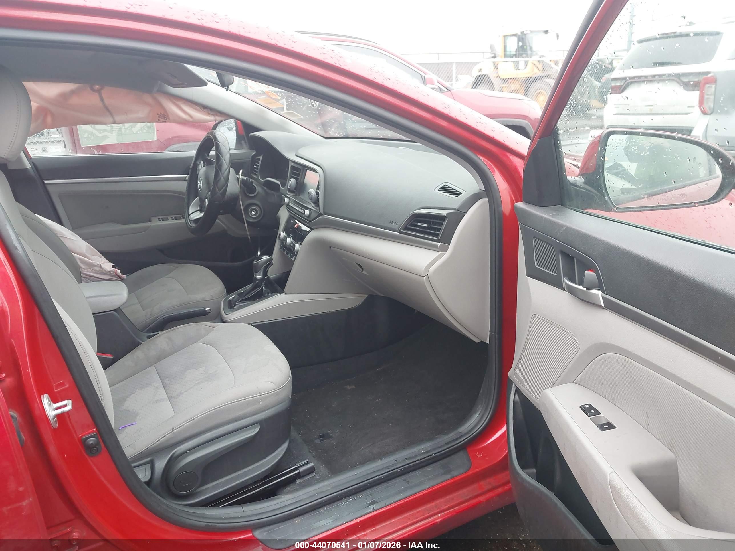 HYUNDAI ELANTRA image 5