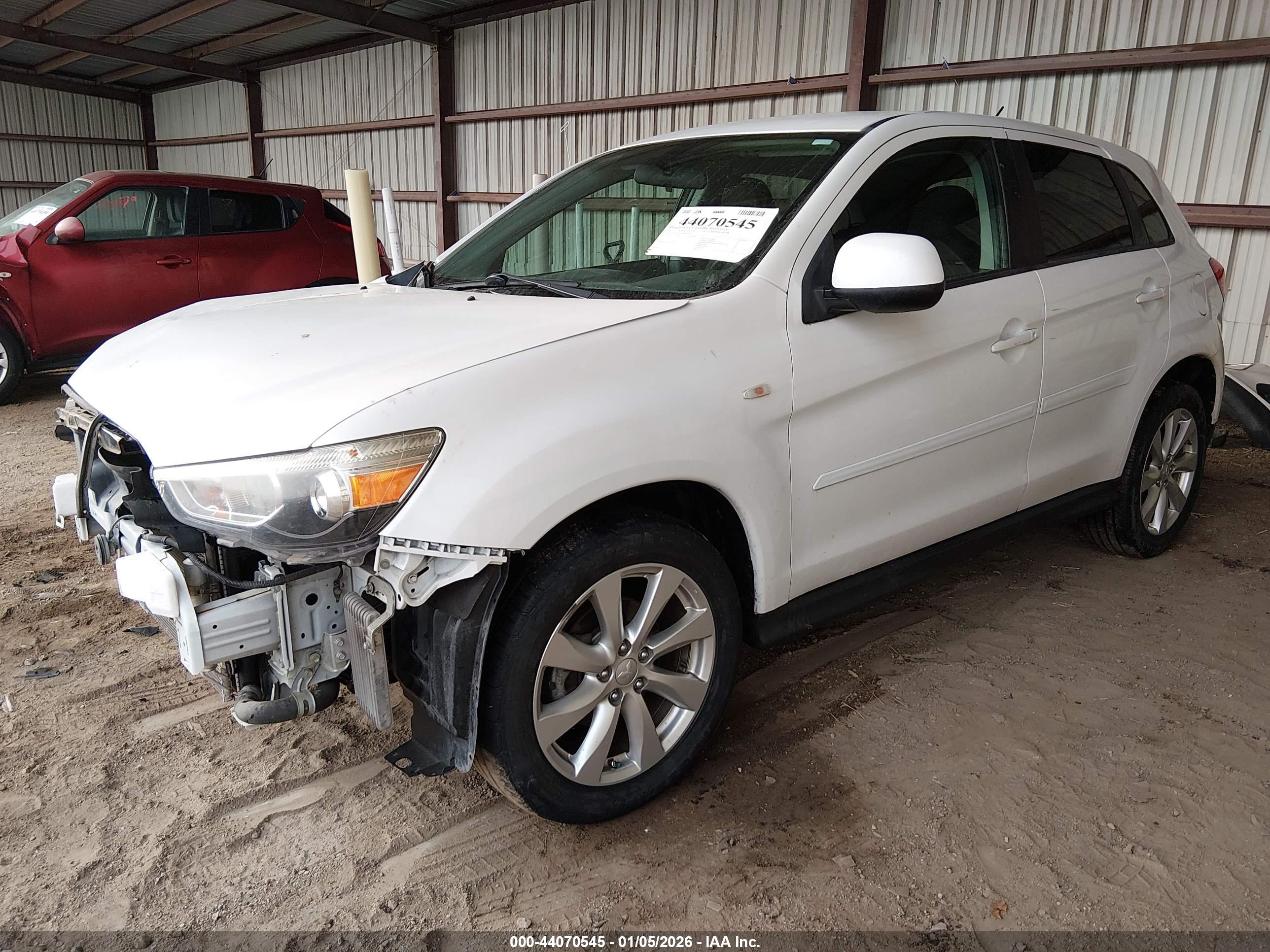MITSUBISHI OUTLANDER image 2
