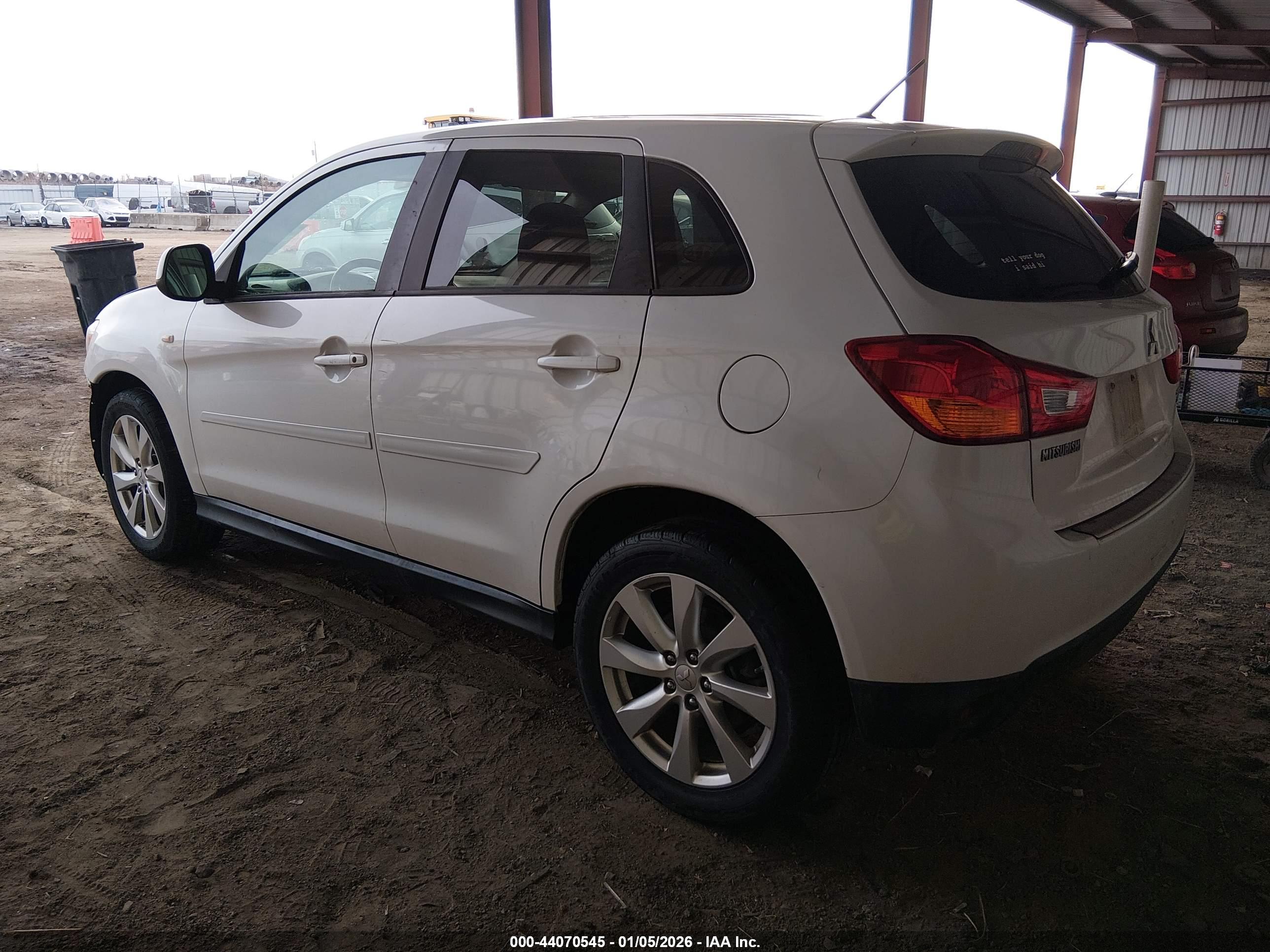 MITSUBISHI OUTLANDER image 3