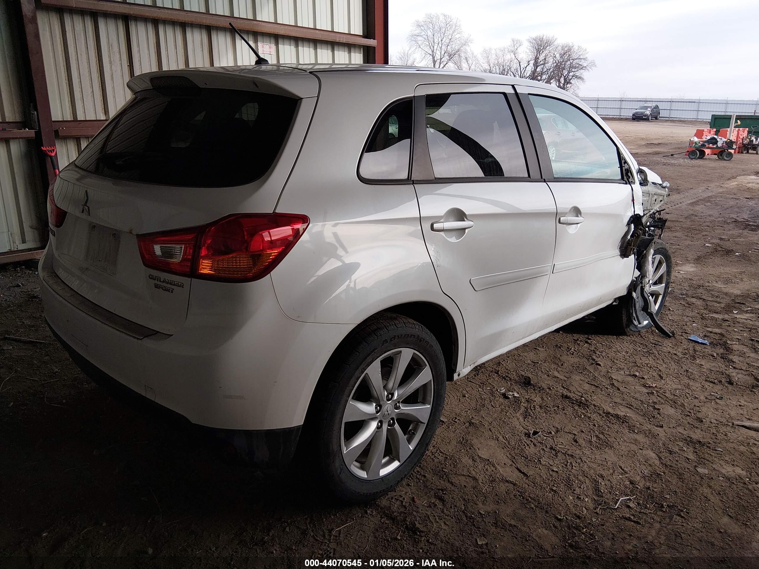 MITSUBISHI OUTLANDER image 4