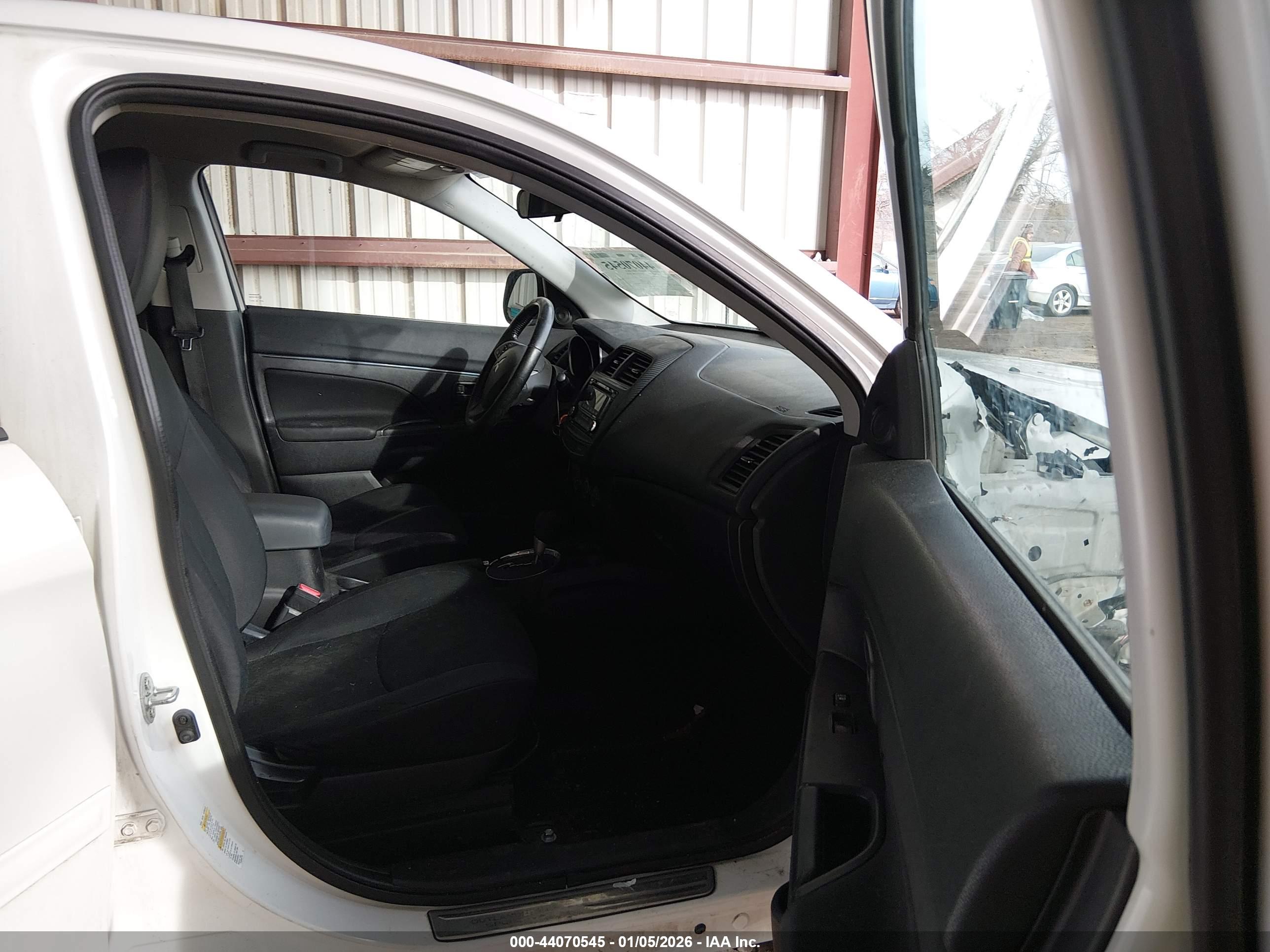 MITSUBISHI OUTLANDER image 5