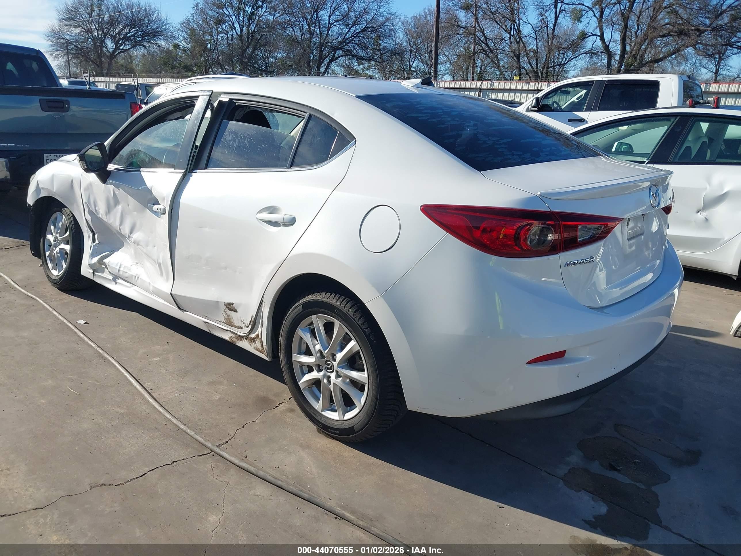 MAZDA MAZDA3 image 3
