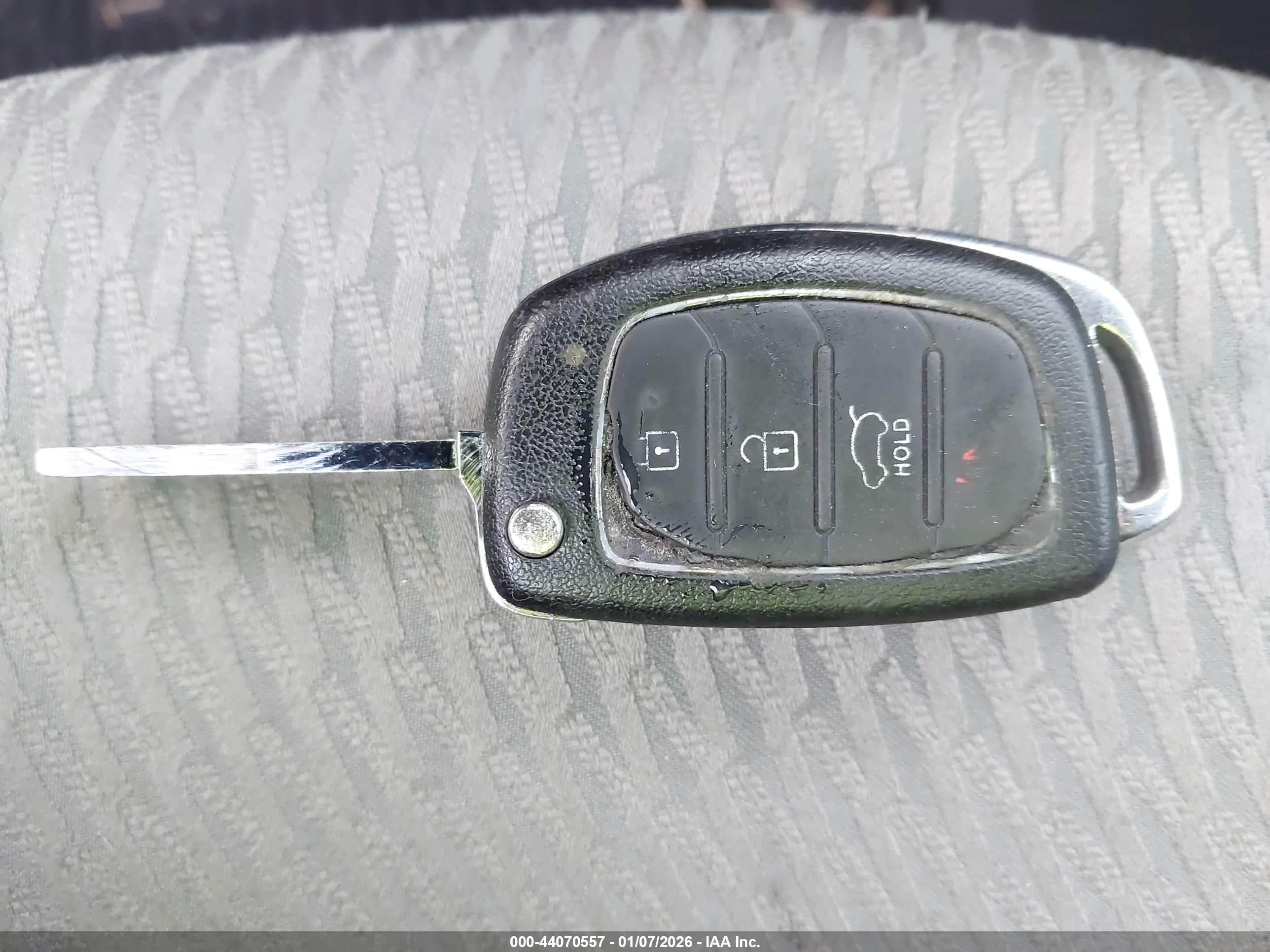 HYUNDAI SANTA image 11