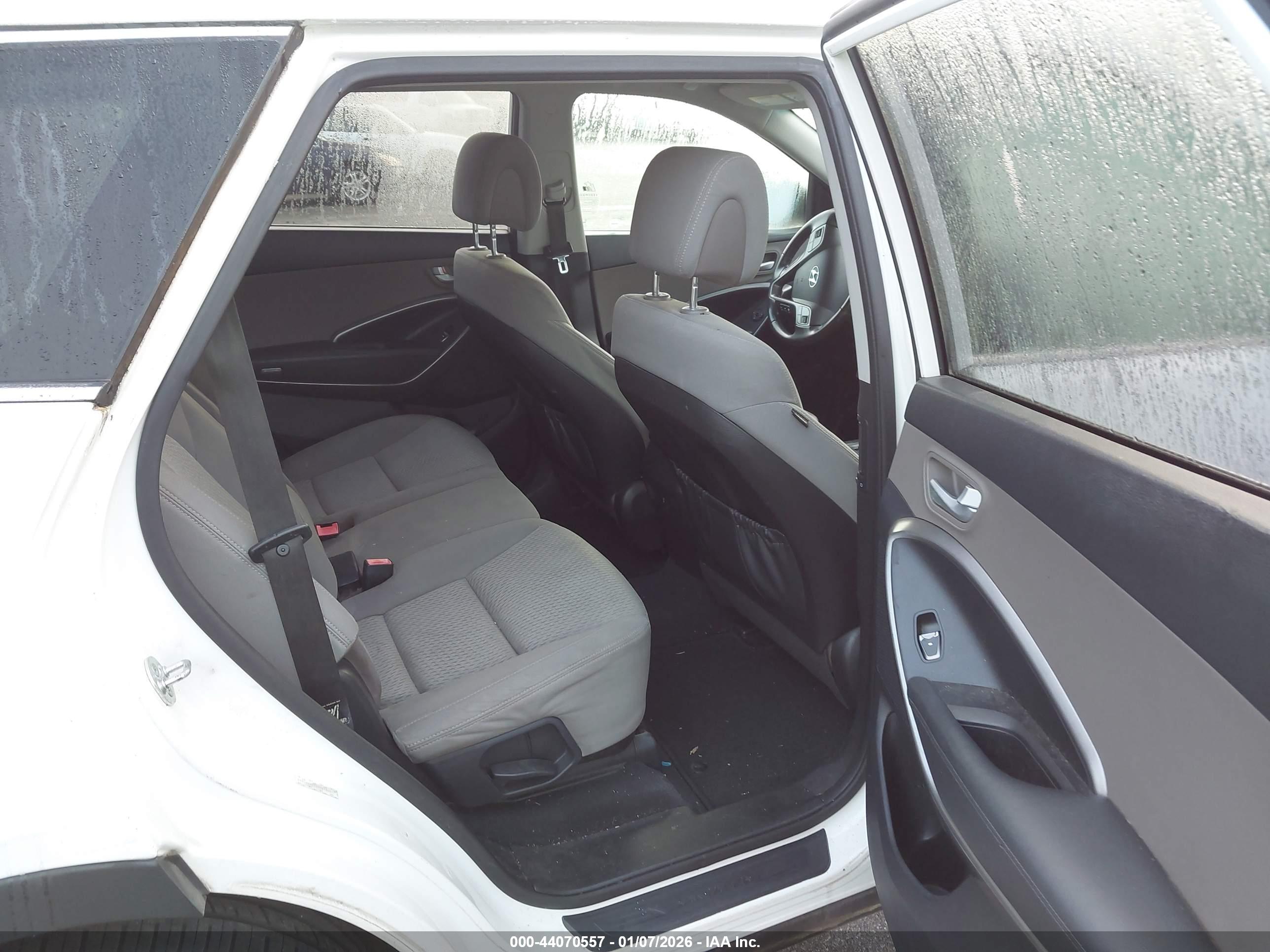 HYUNDAI SANTA image 8