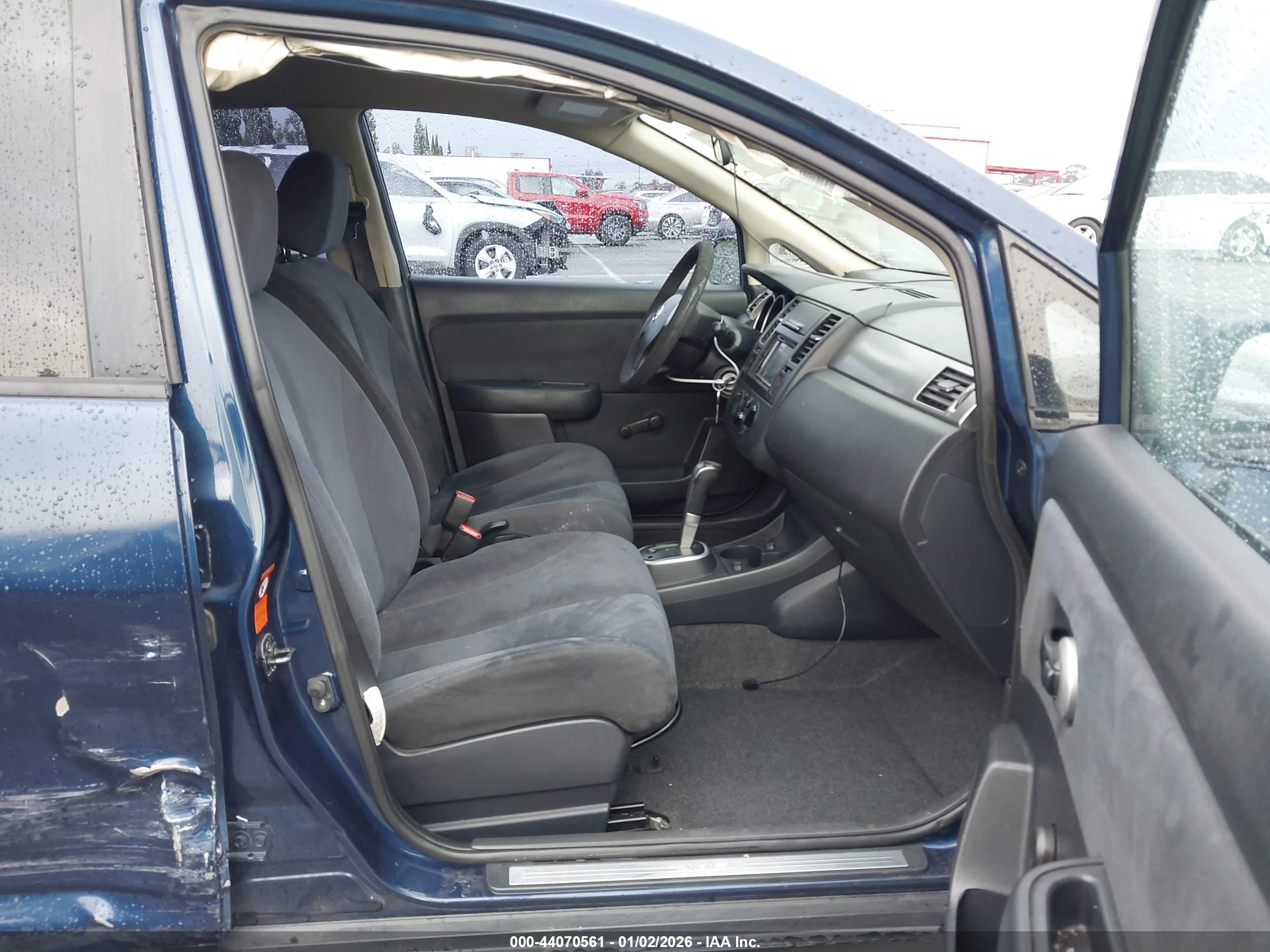 NISSAN VERSA image 5