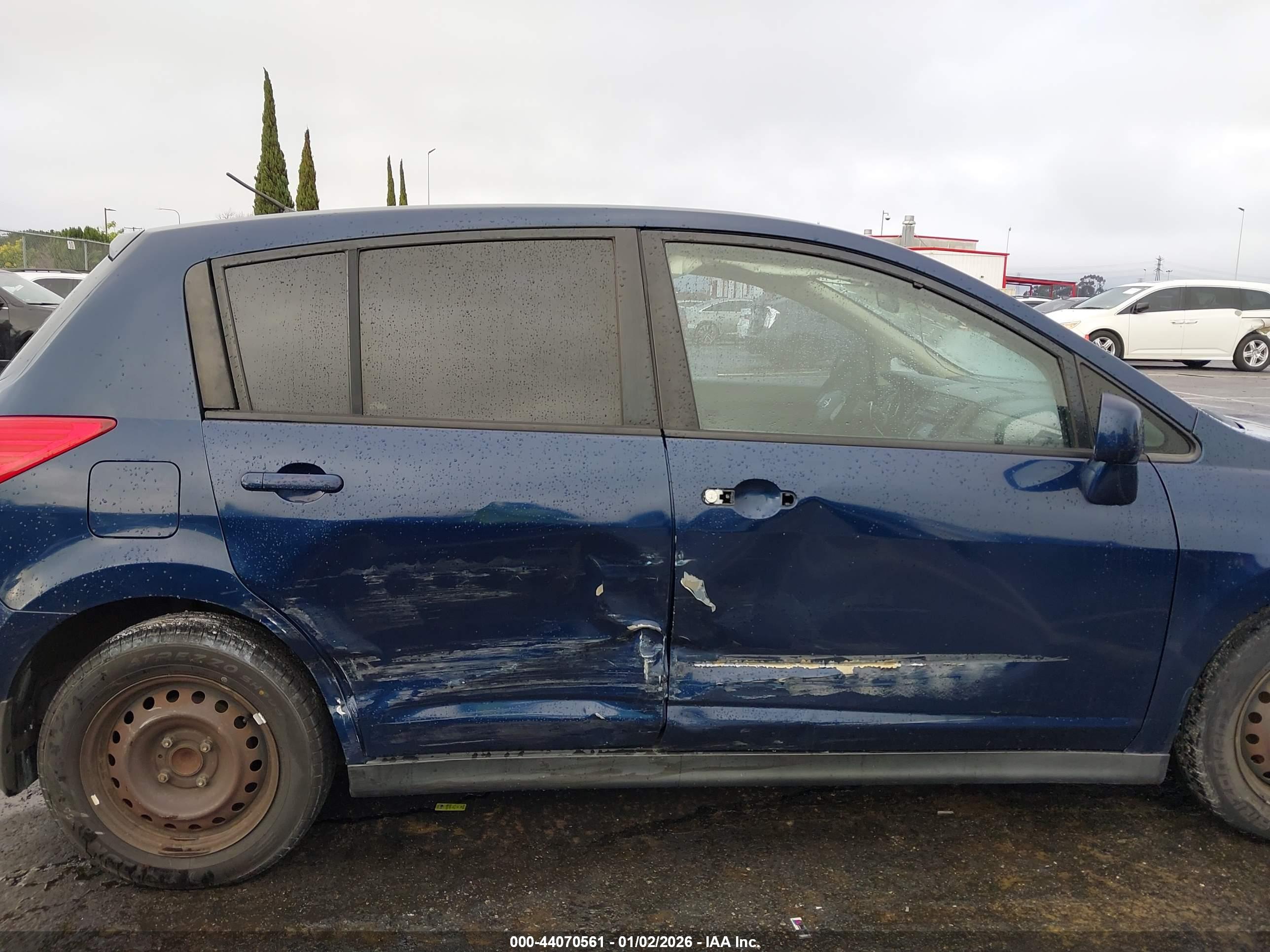 NISSAN VERSA image 6