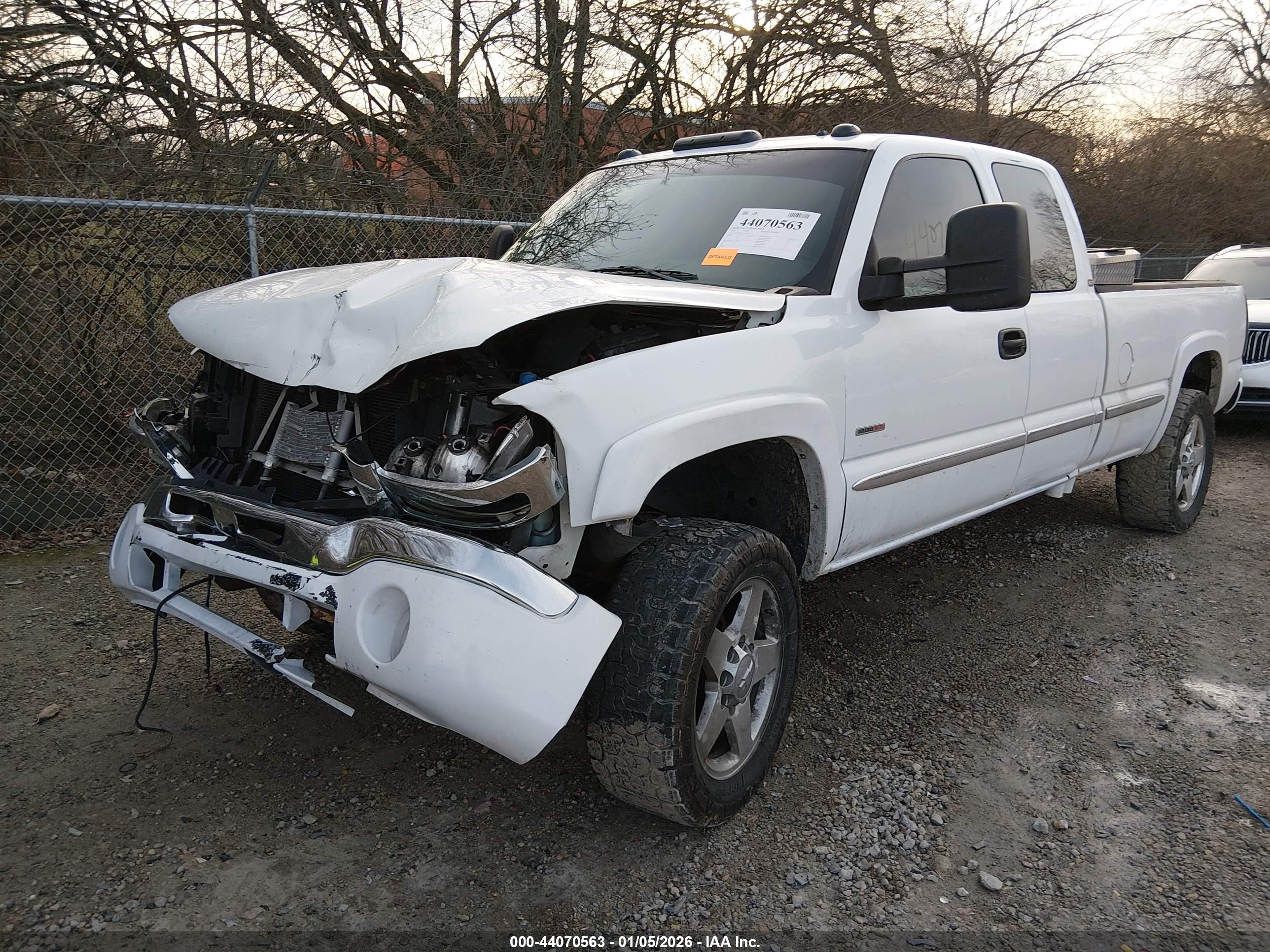 GMC SIERRA image 2