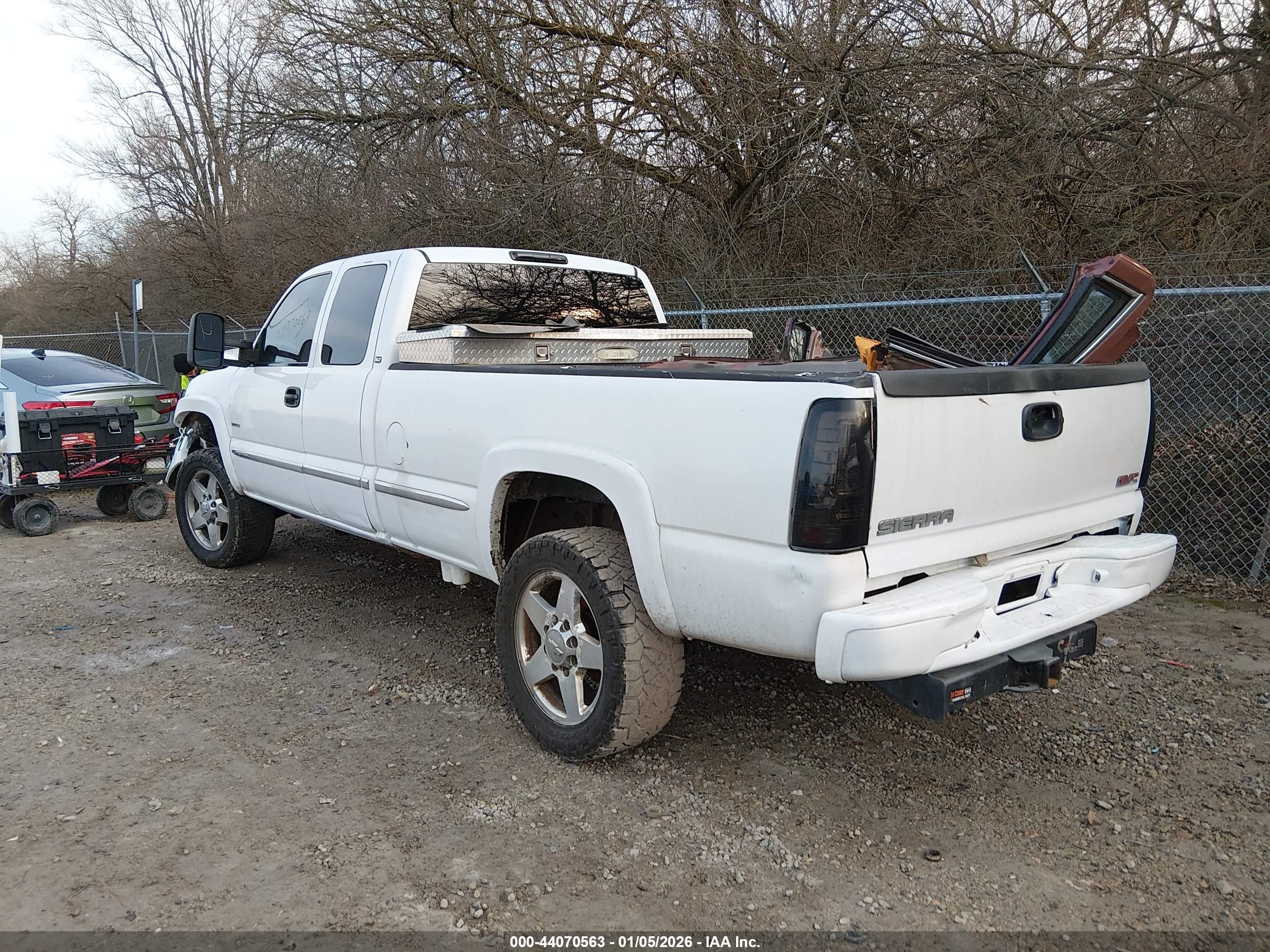 GMC SIERRA image 3
