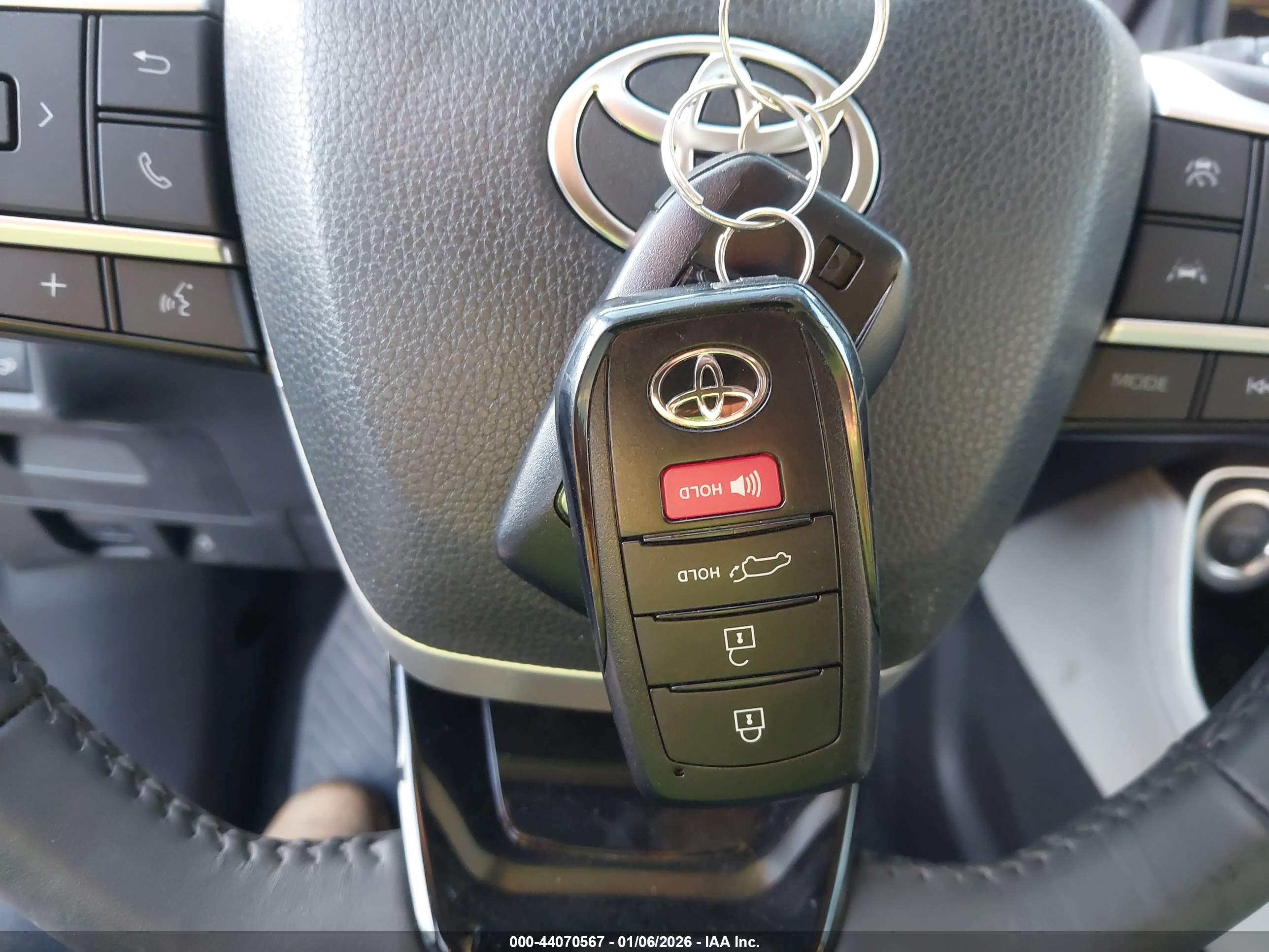 TOYOTA GRAND image 11