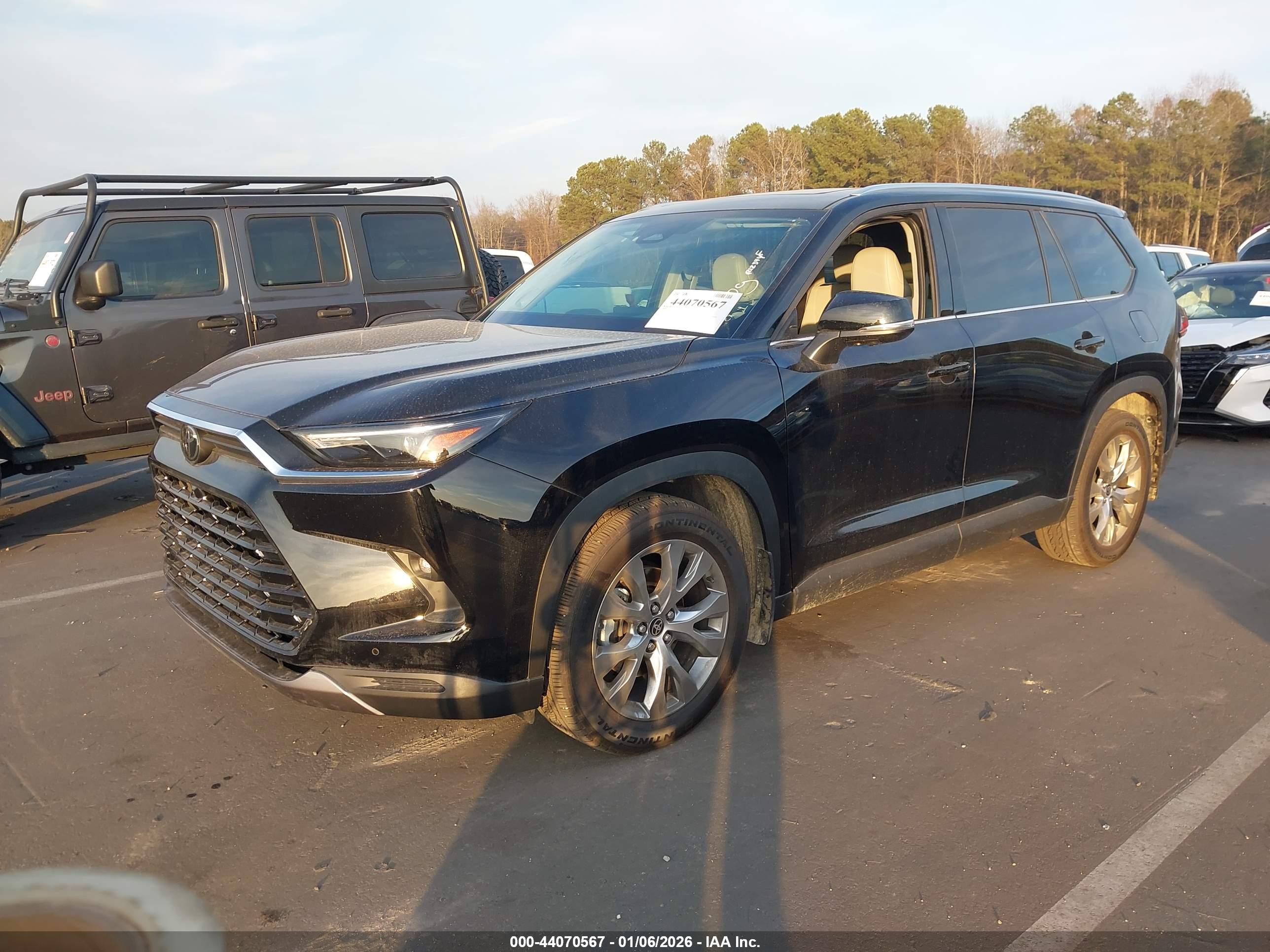 TOYOTA GRAND image 2