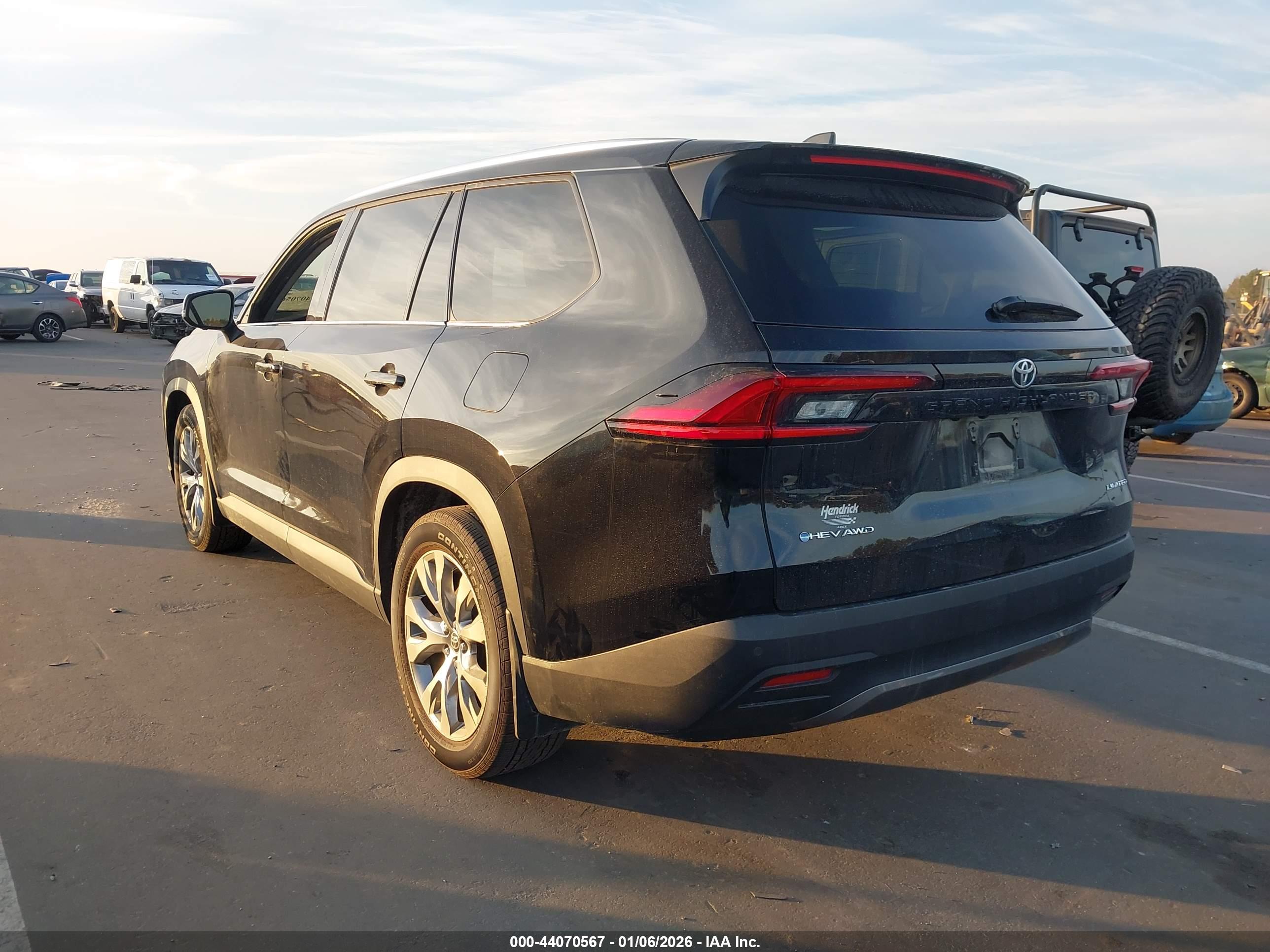 TOYOTA GRAND image 3