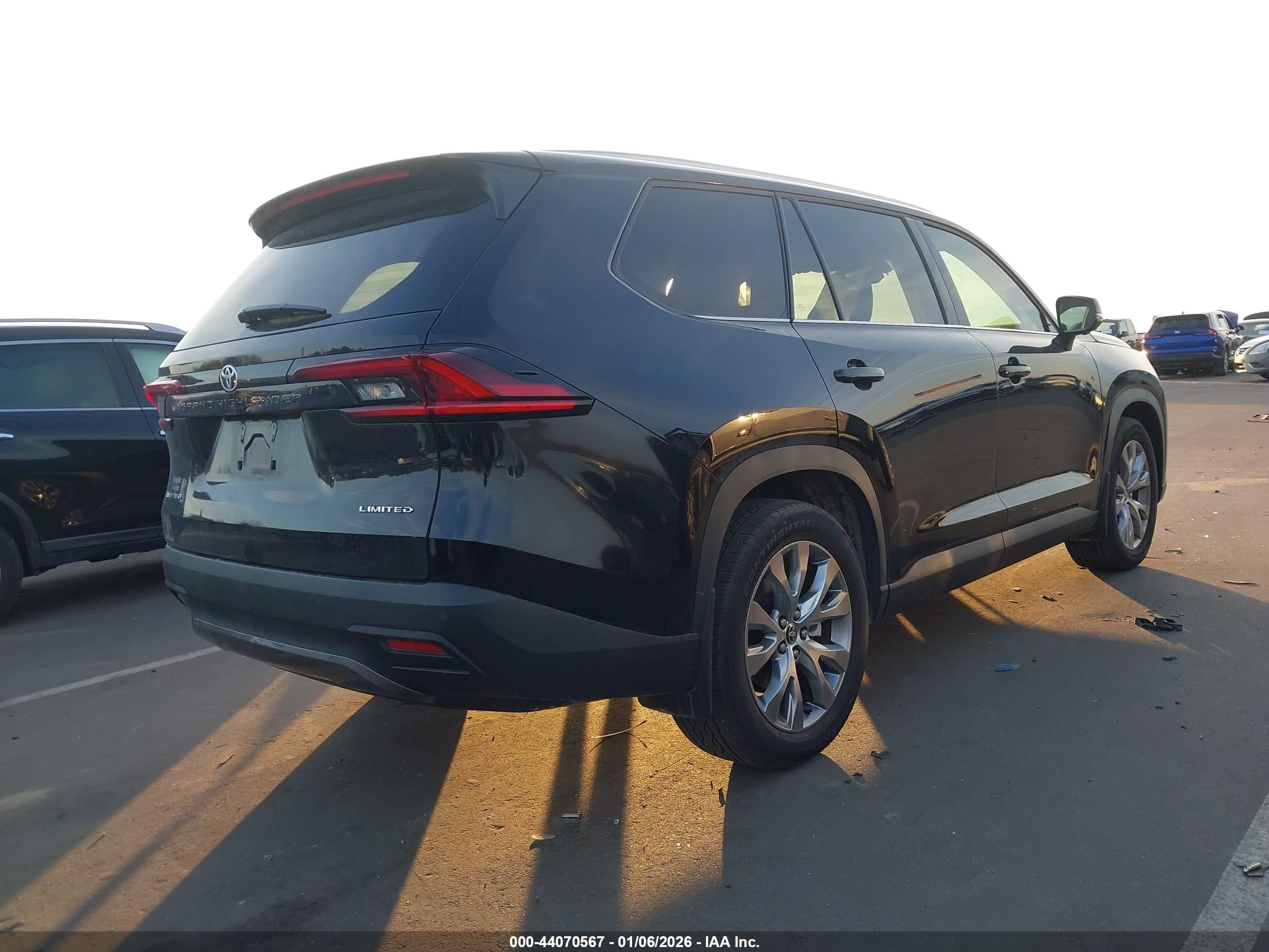 TOYOTA GRAND image 4
