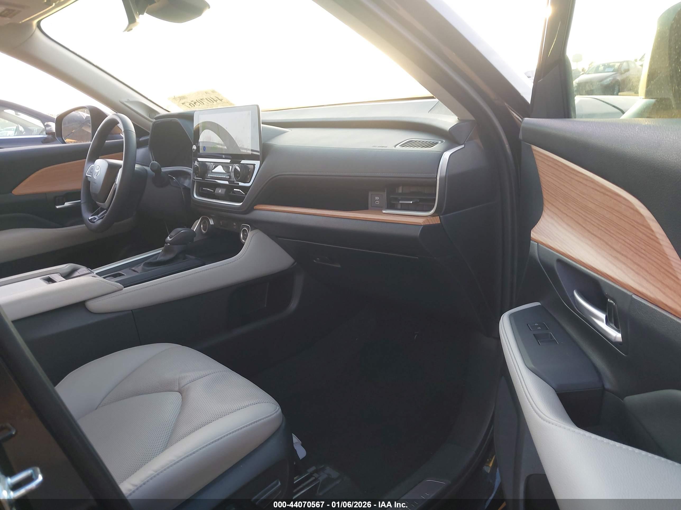 TOYOTA GRAND image 5