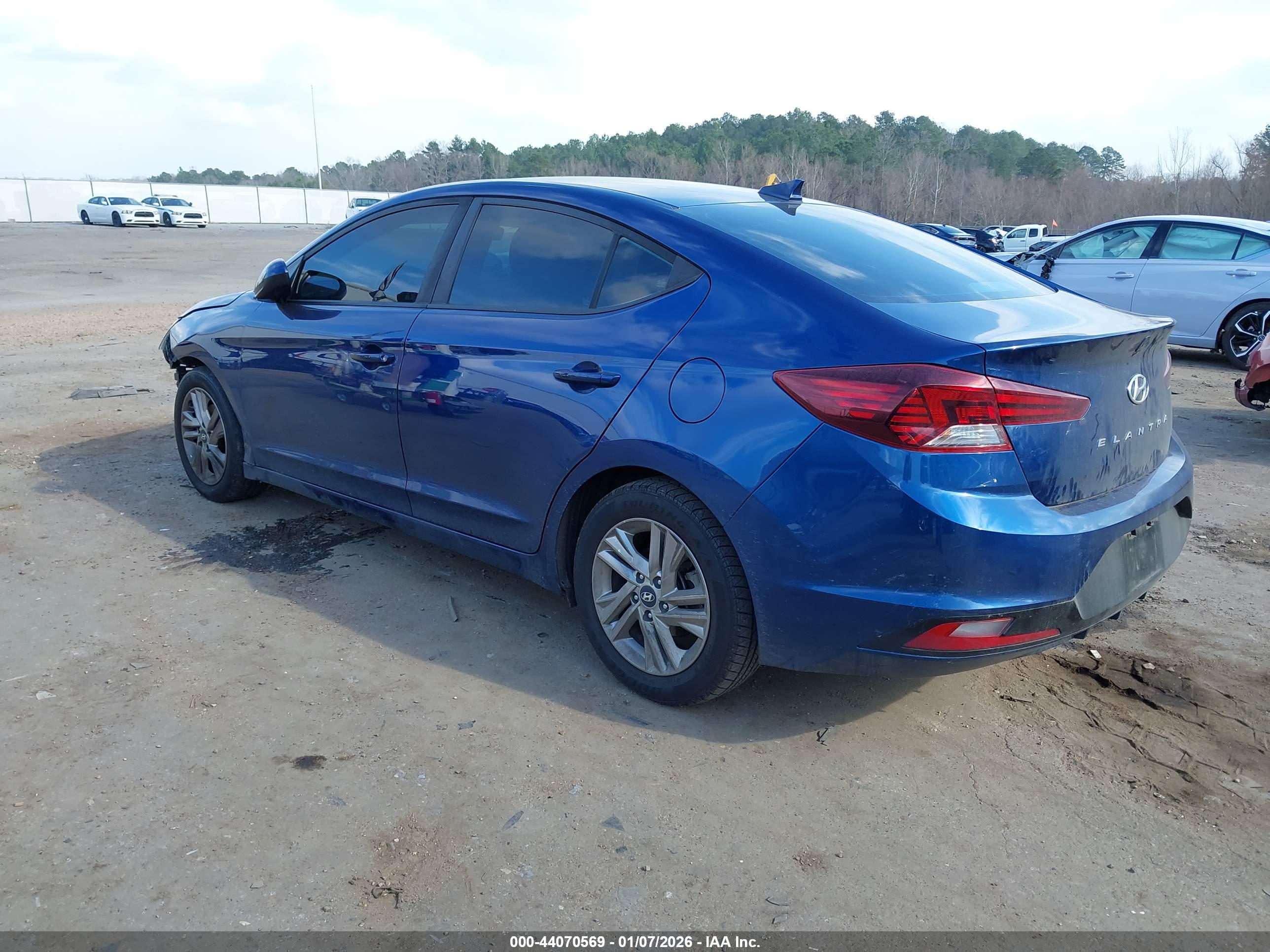 HYUNDAI ELANTRA image 3