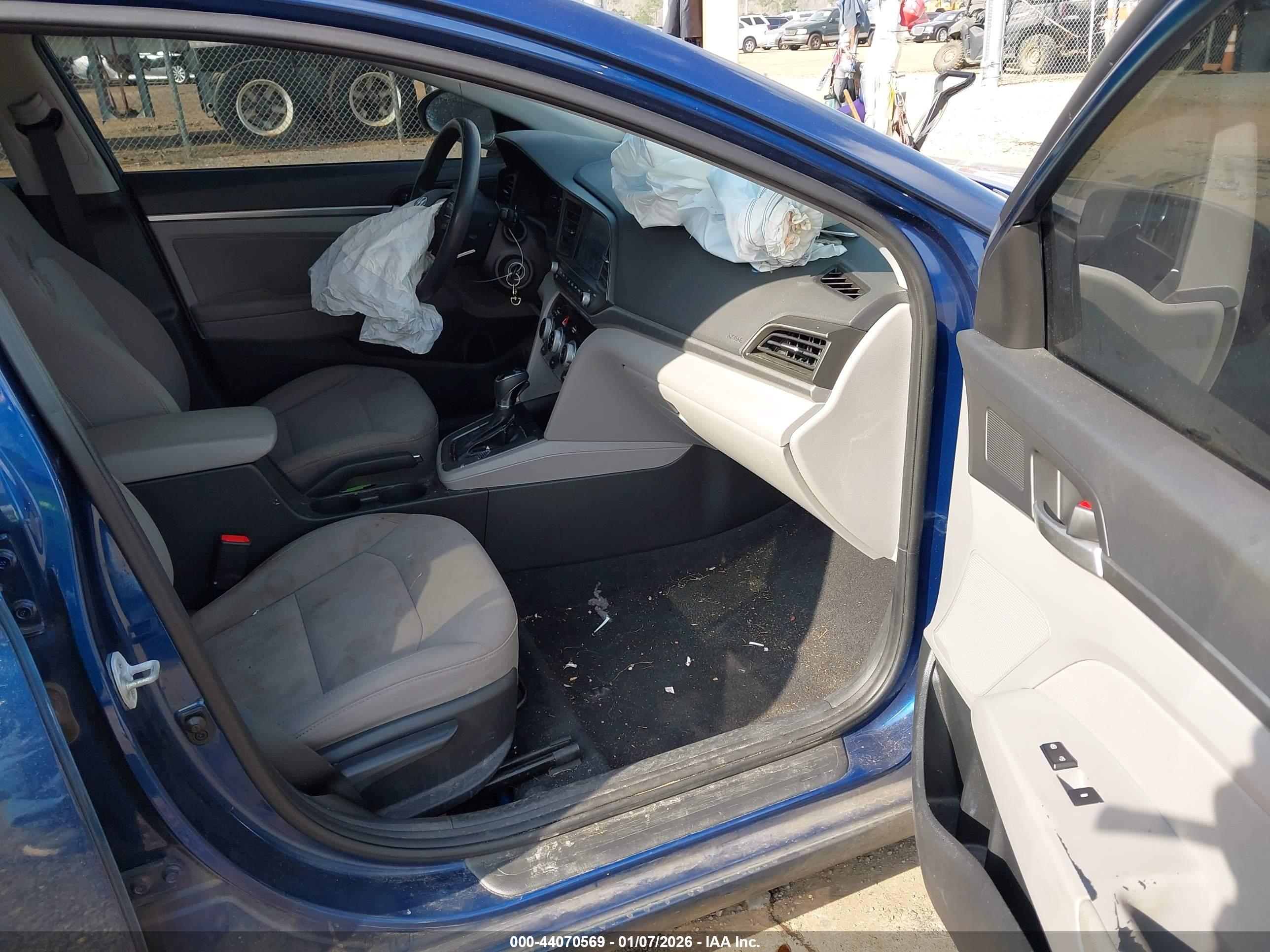 HYUNDAI ELANTRA image 5