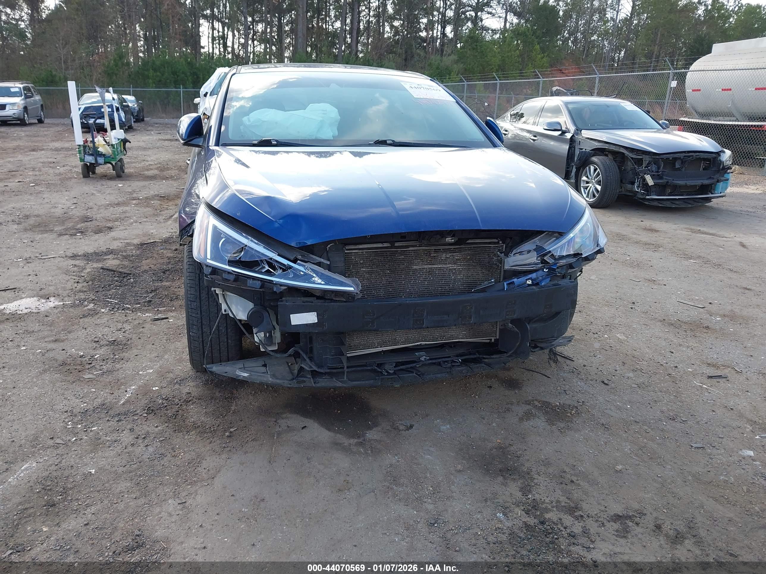 HYUNDAI ELANTRA image 6