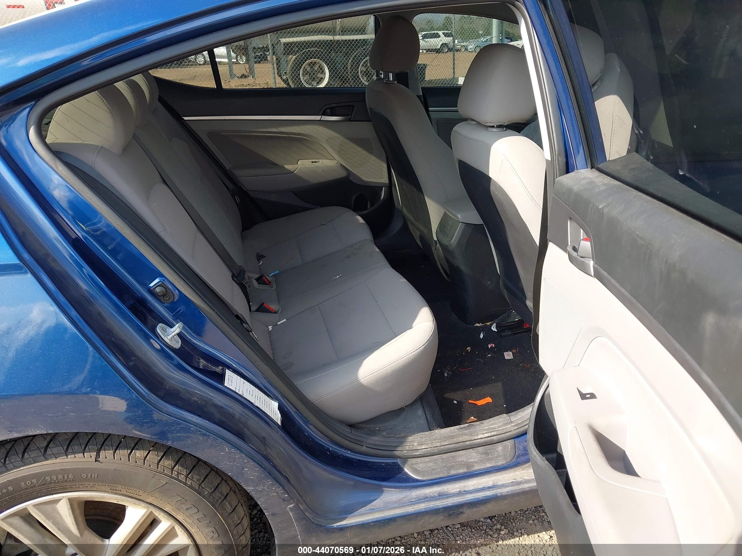 HYUNDAI ELANTRA image 8