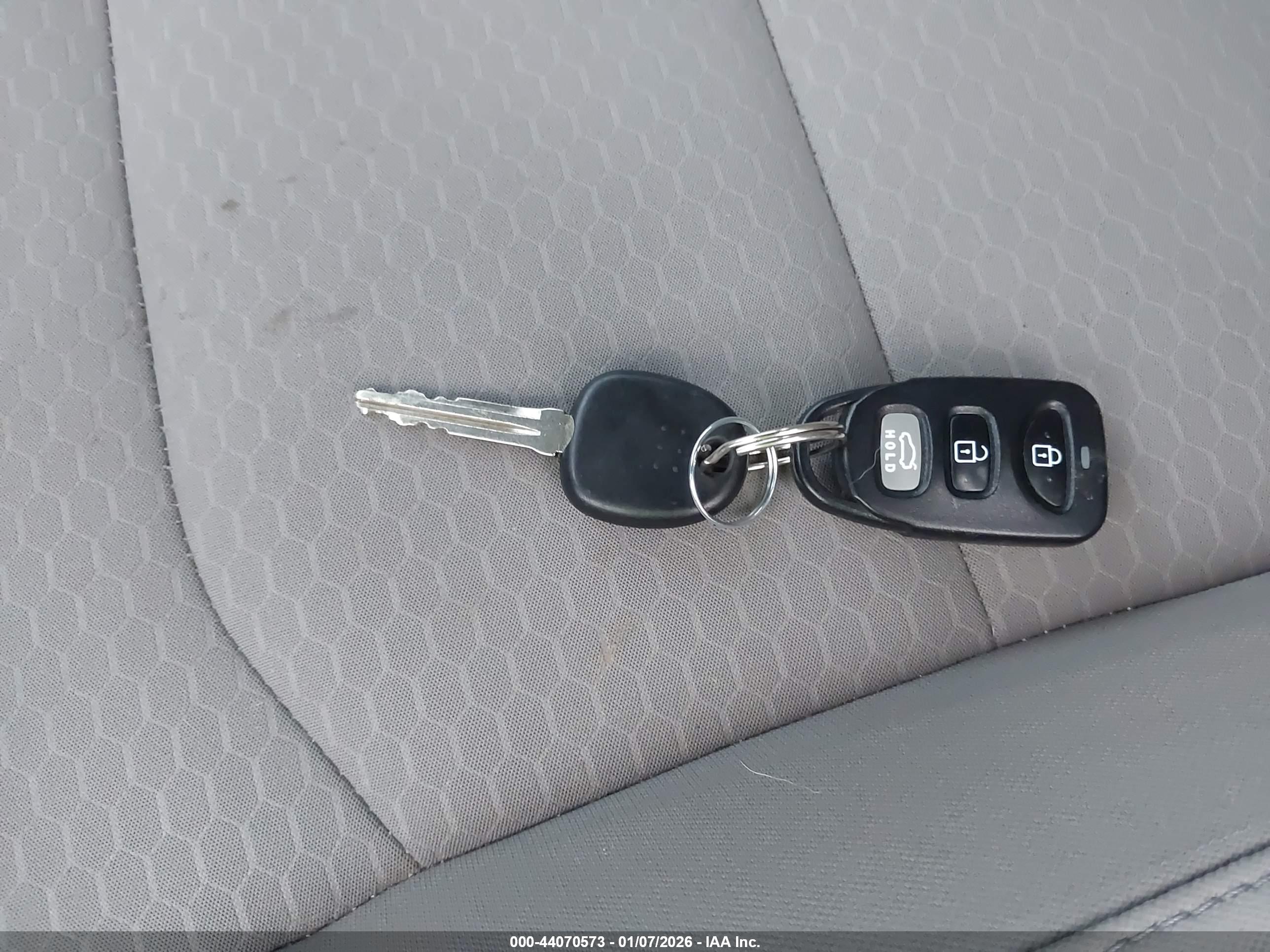 HYUNDAI ELANTRA image 11