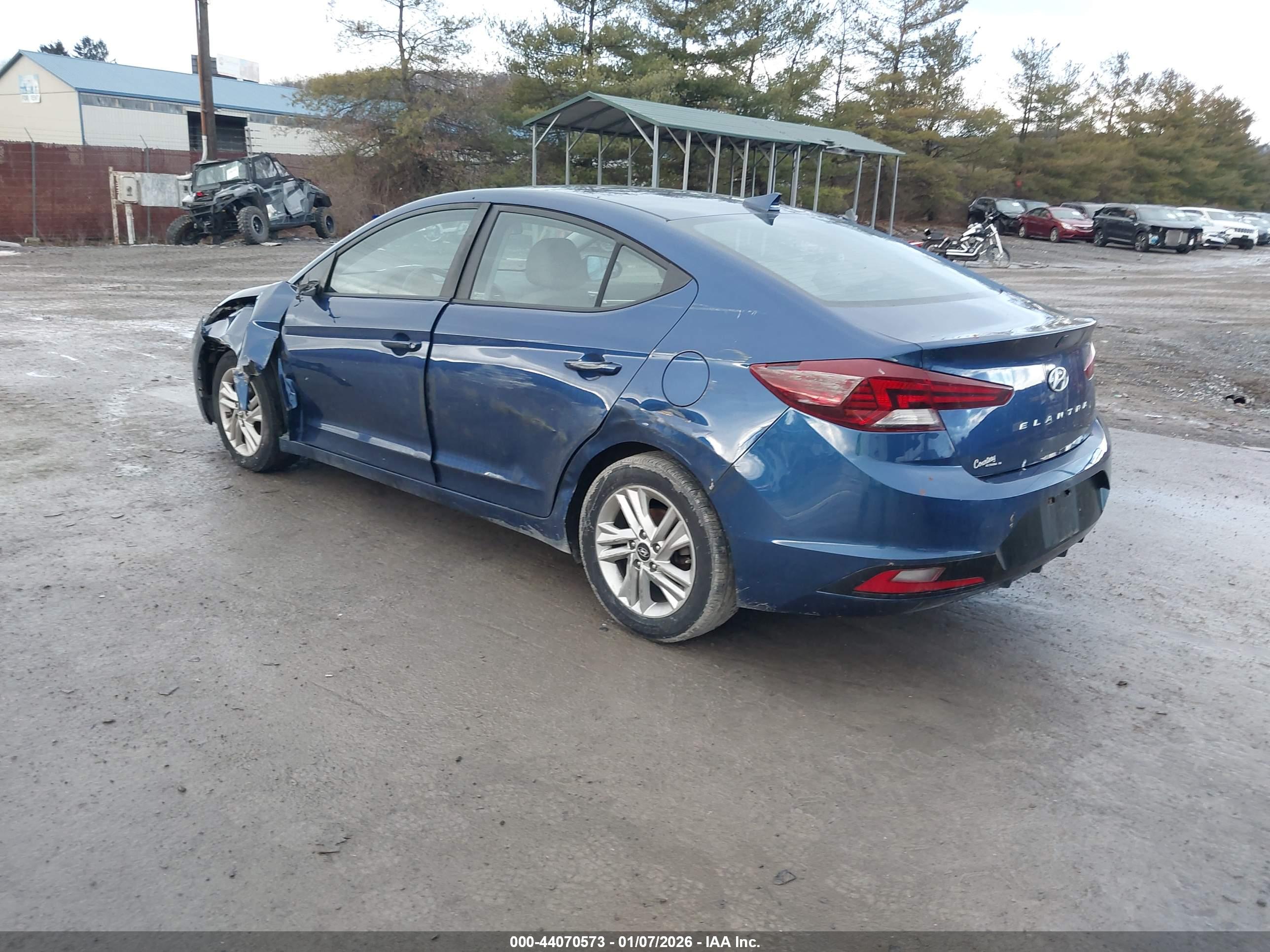 HYUNDAI ELANTRA image 3
