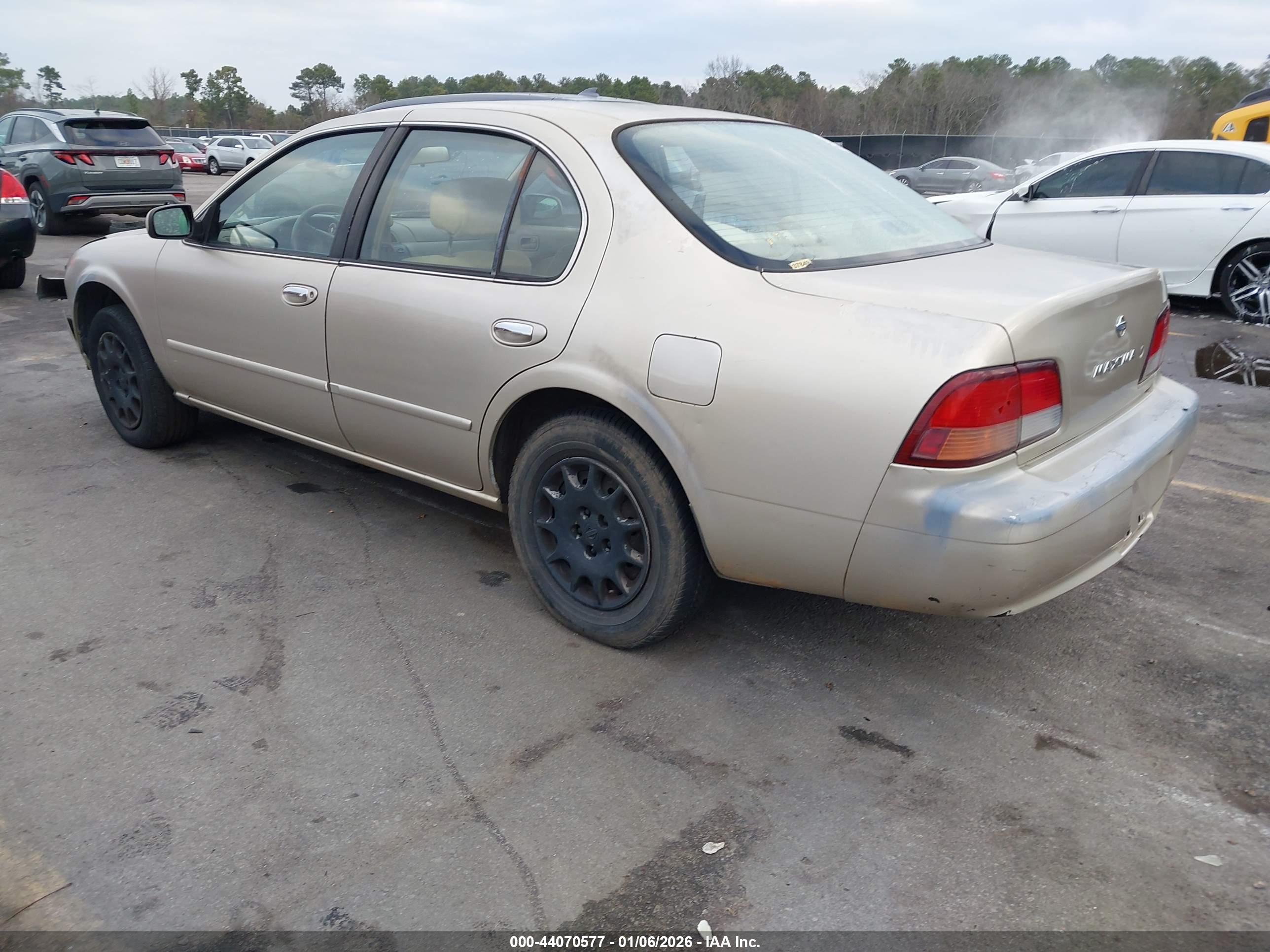 NISSAN MAXIMA image 3