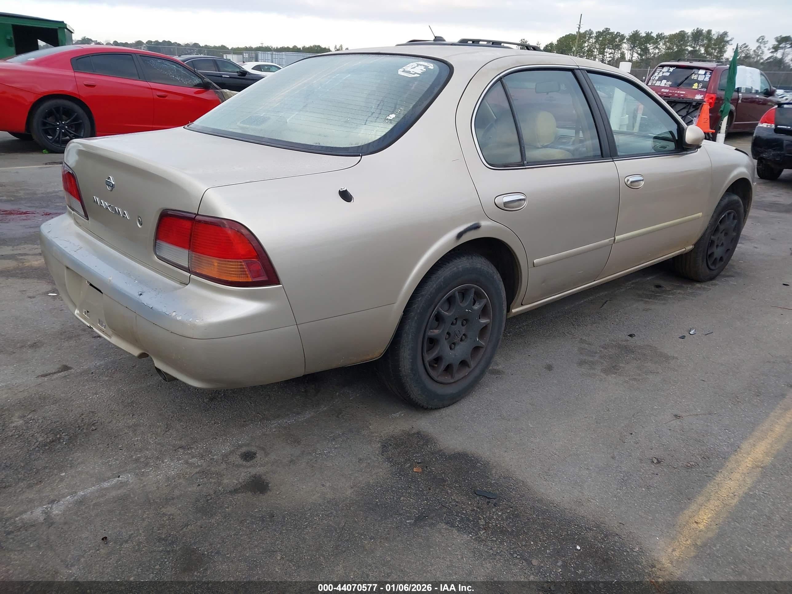 NISSAN MAXIMA image 4