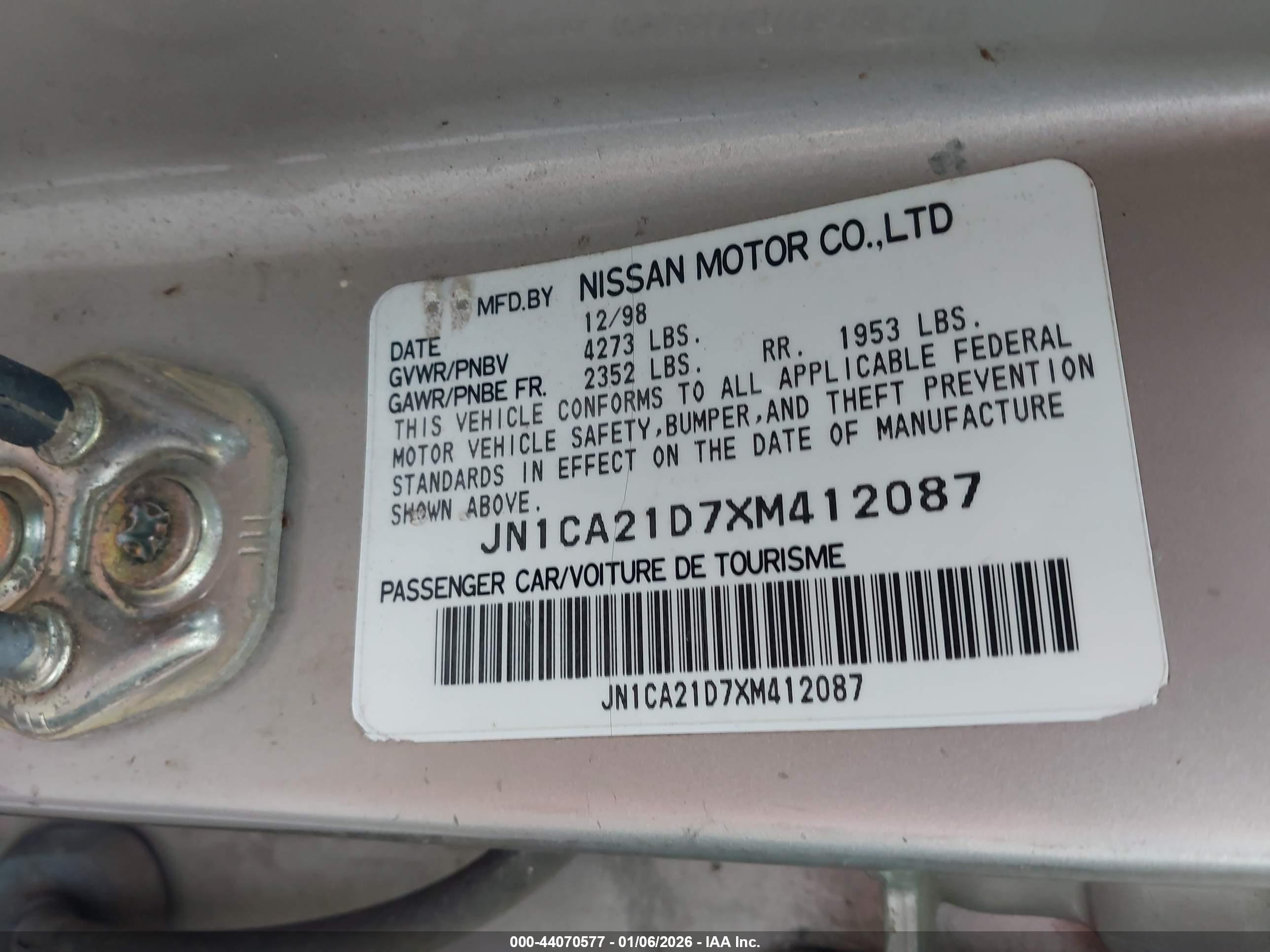 NISSAN MAXIMA image 9