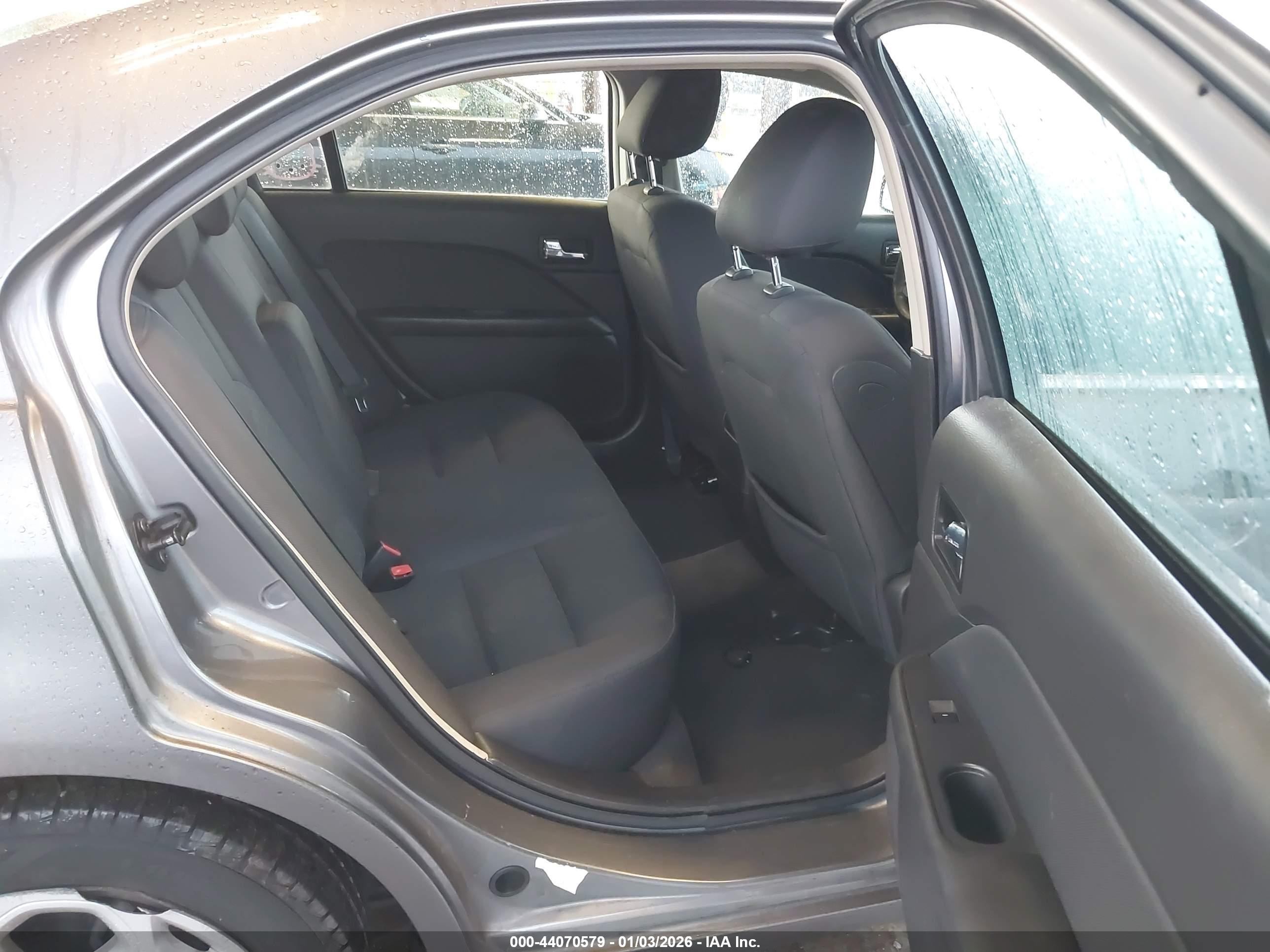 FORD FUSION image 8