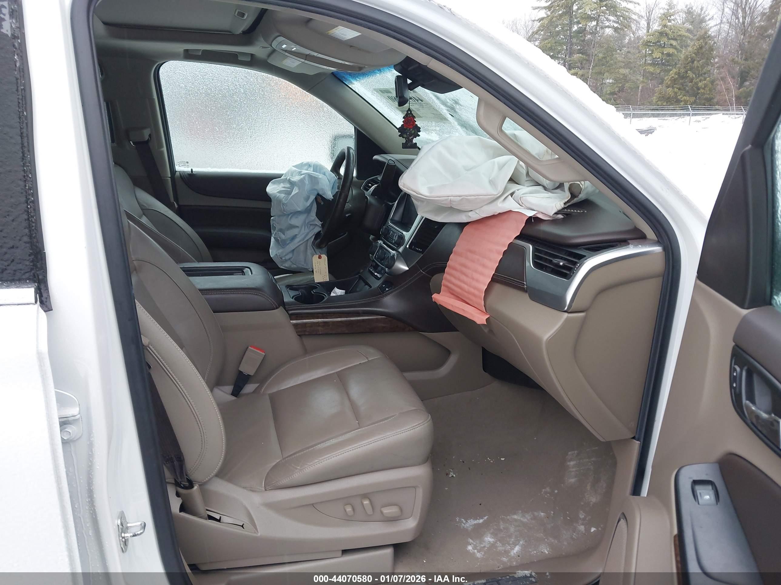 CHEVROLET SUBURBAN image 5