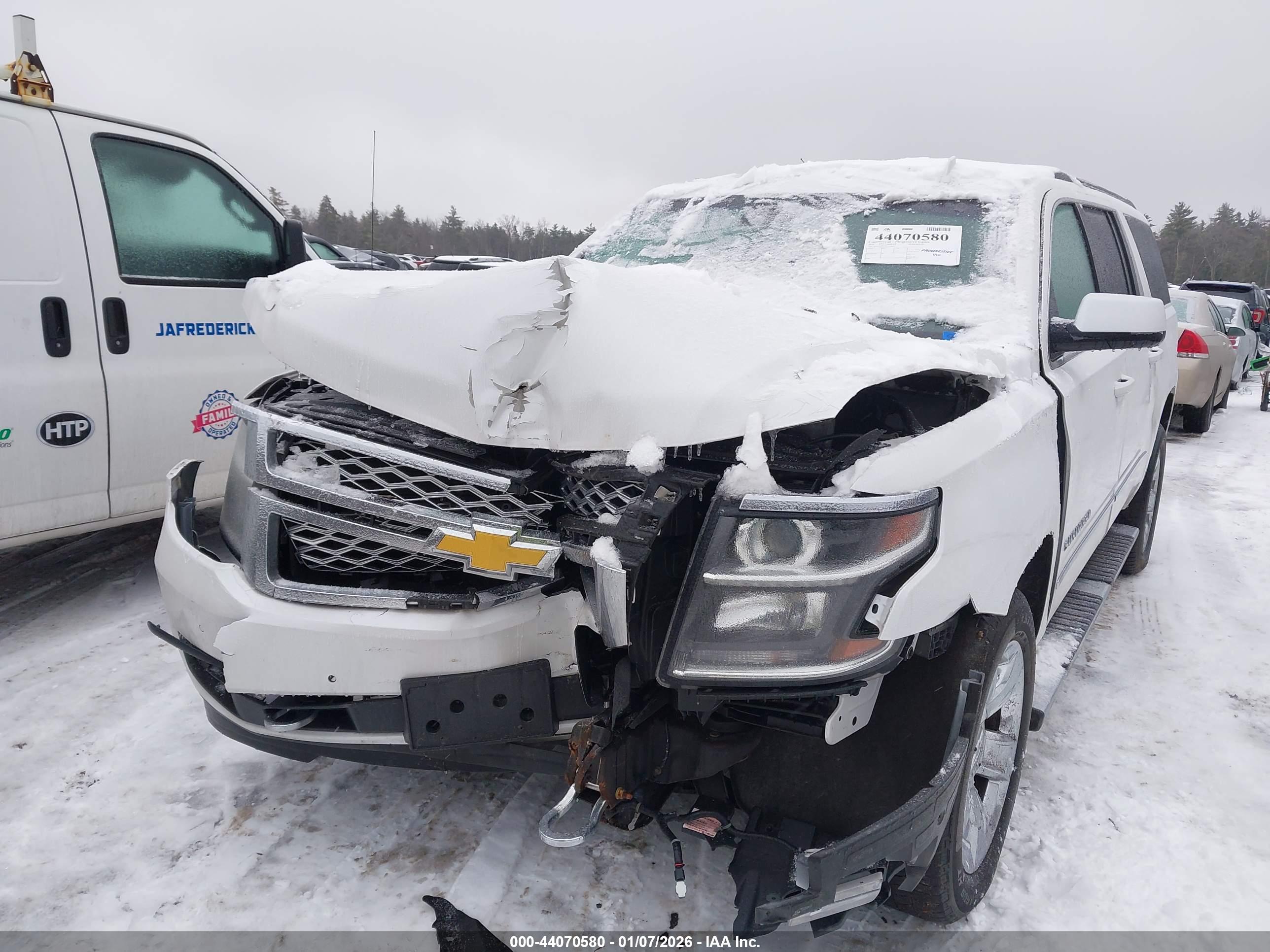CHEVROLET SUBURBAN image 6