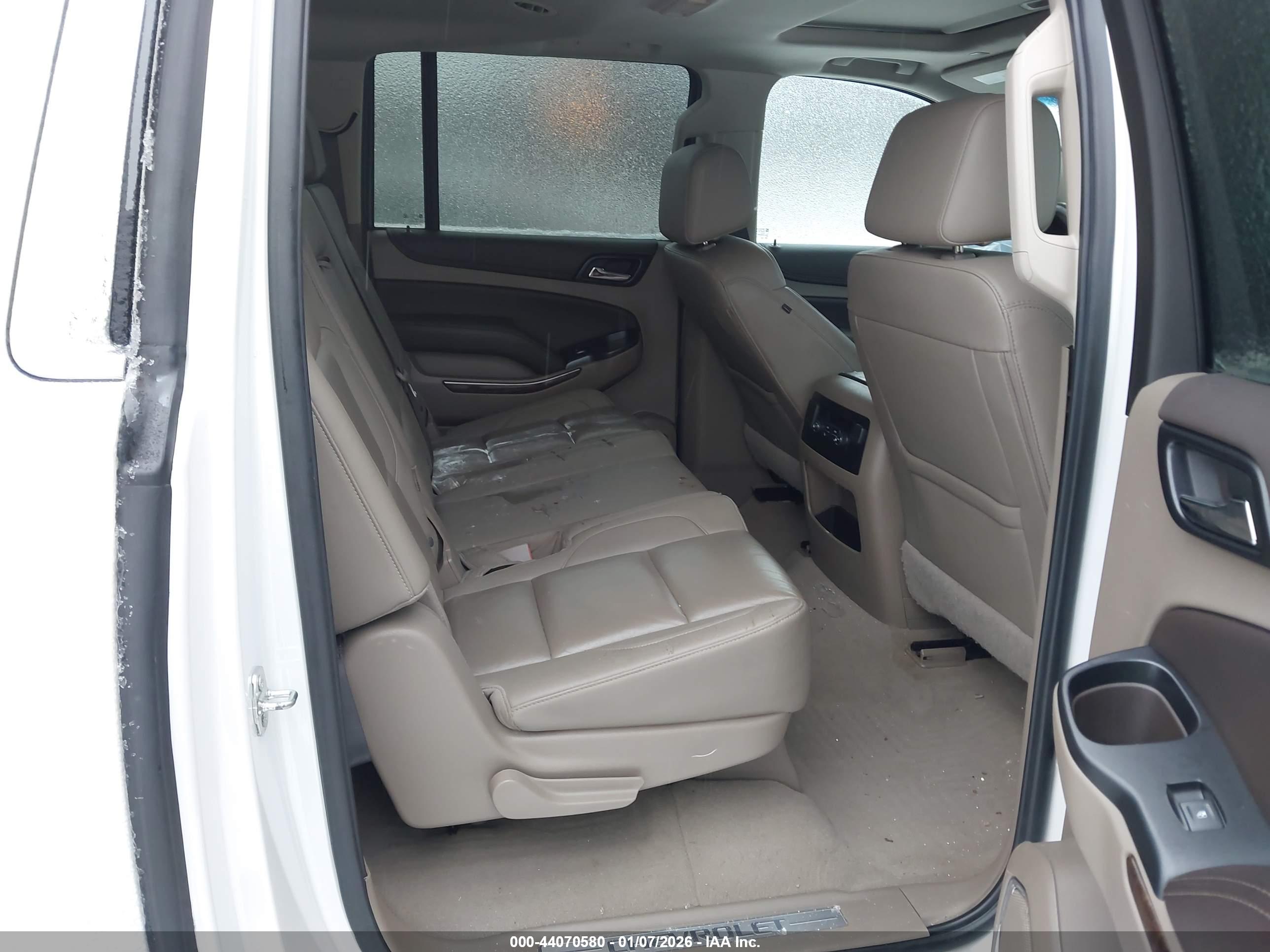 CHEVROLET SUBURBAN image 8