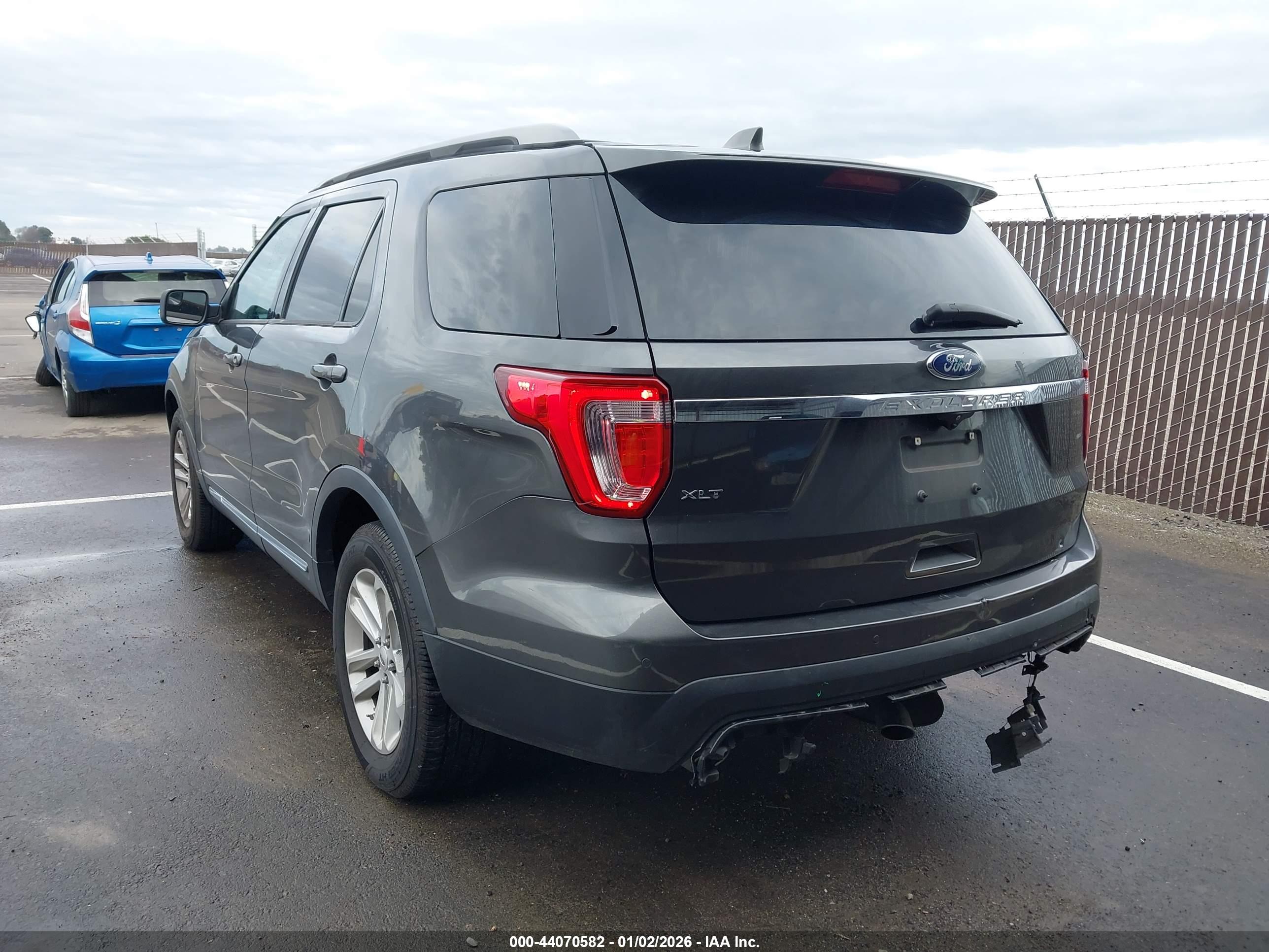 FORD EXPLORER image 3