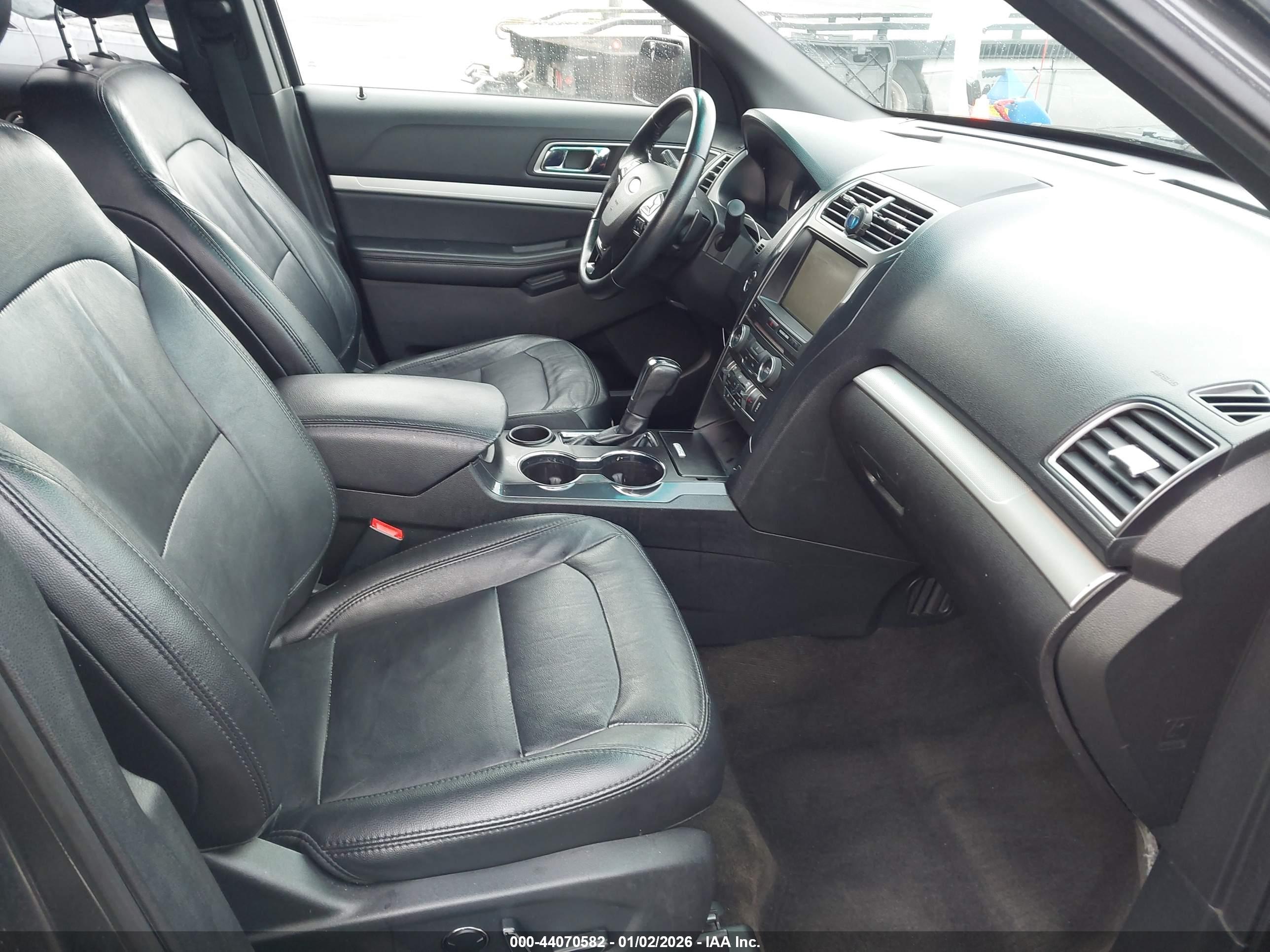 FORD EXPLORER image 5