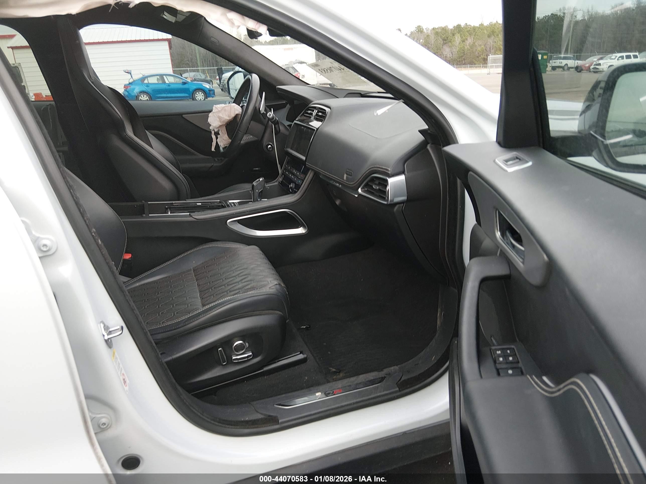 JAGUAR F-PACE image 5