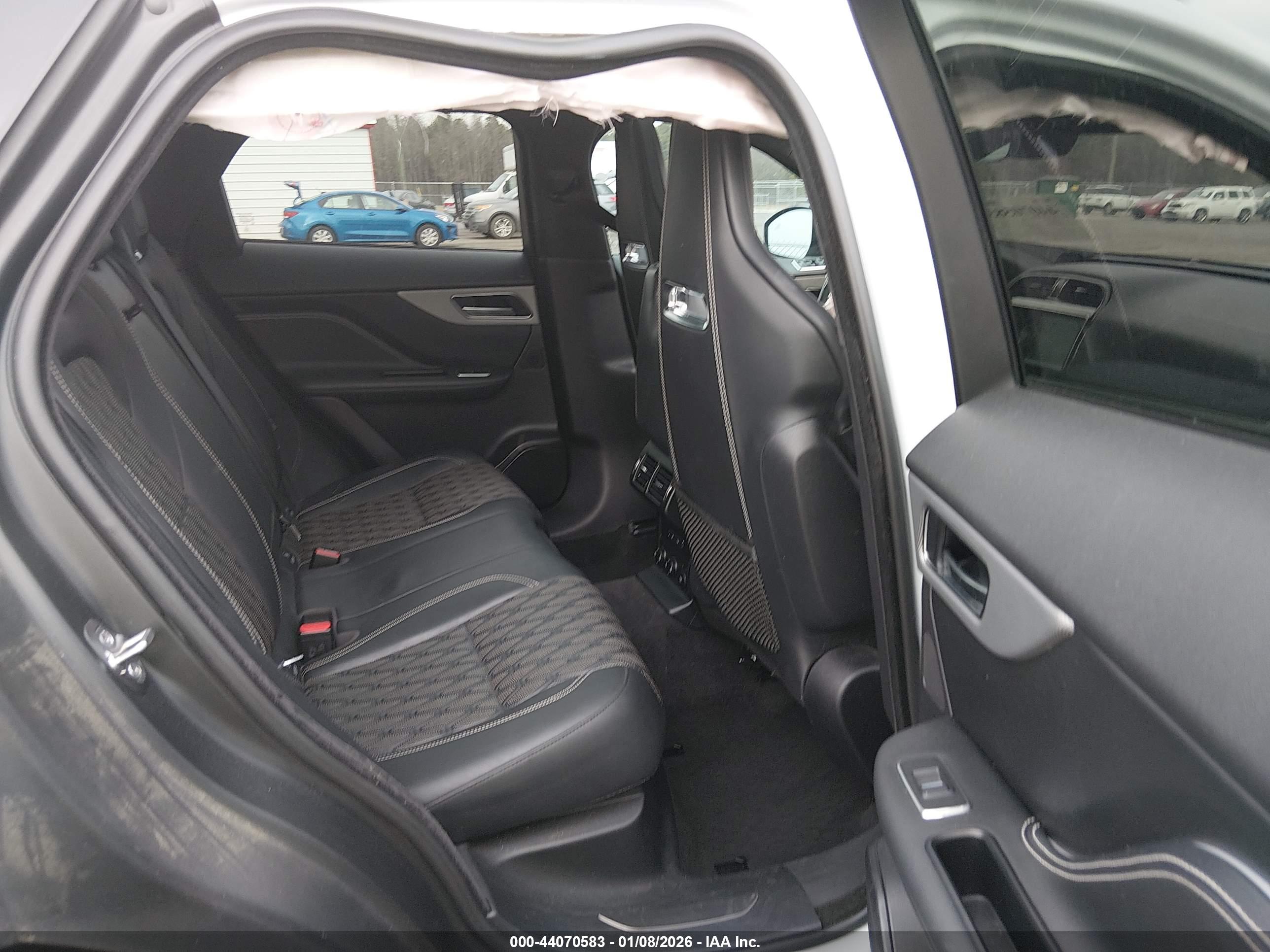 JAGUAR F-PACE image 8