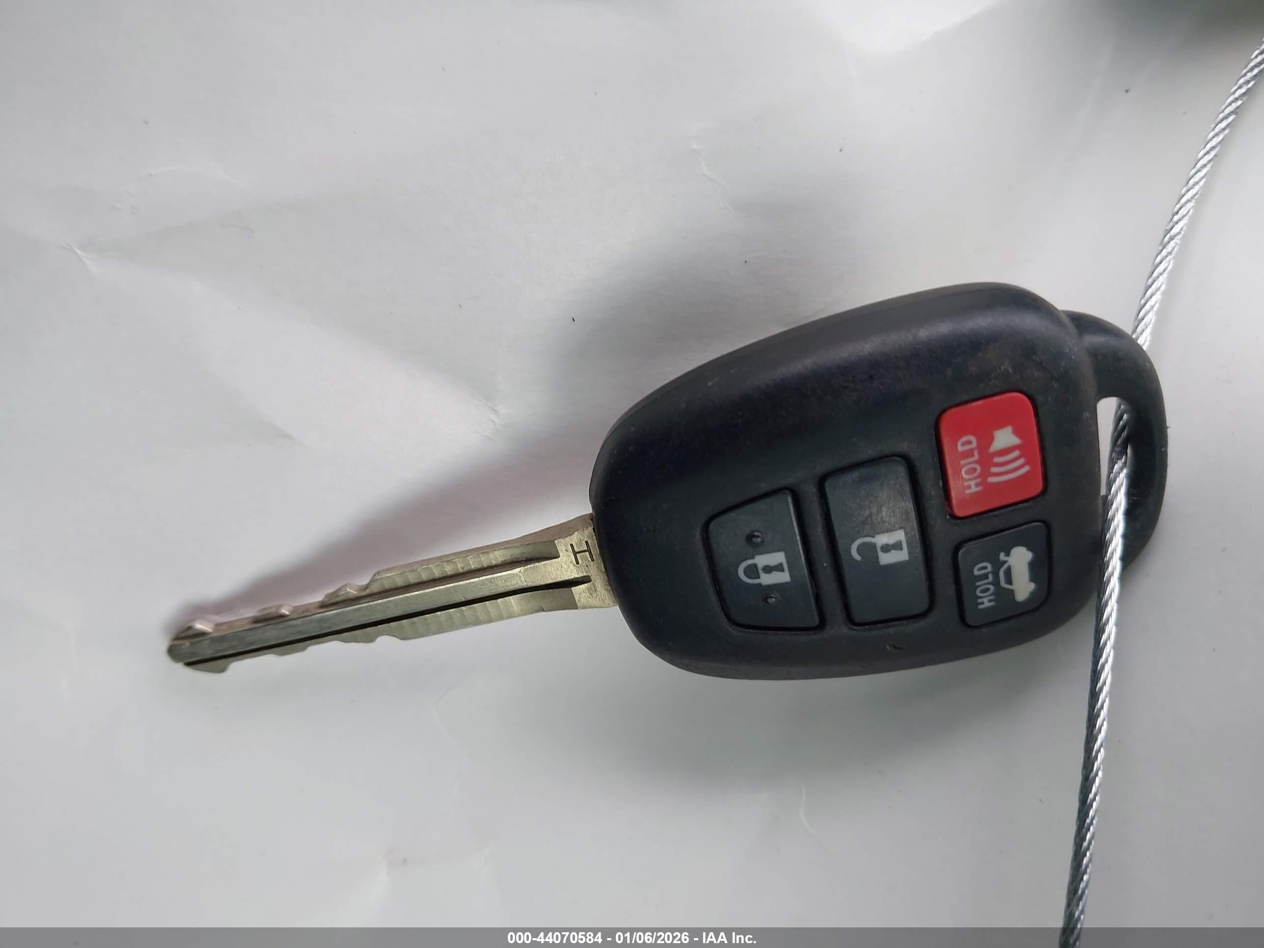 TOYOTA CAMRY image 11