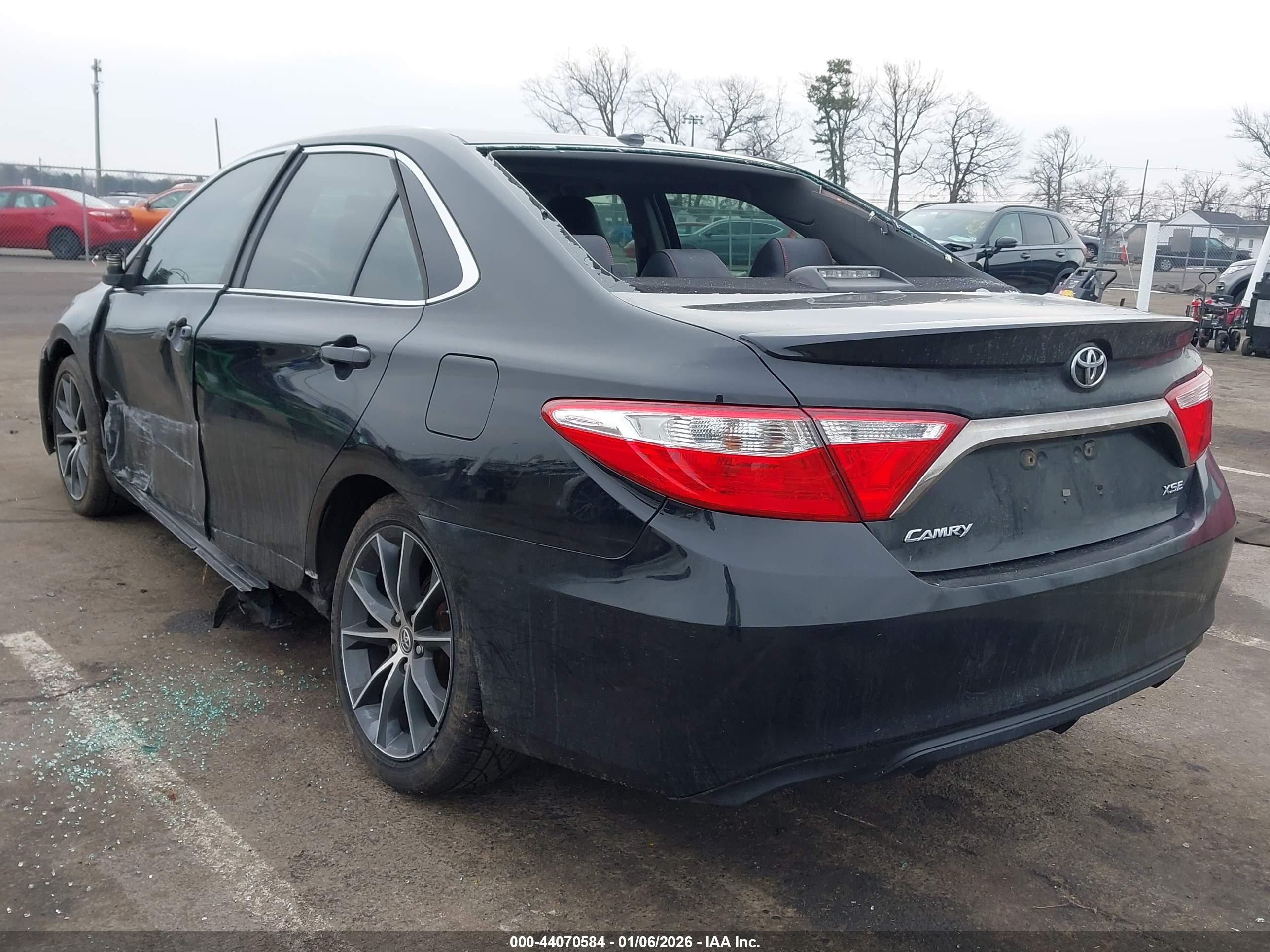 TOYOTA CAMRY image 3
