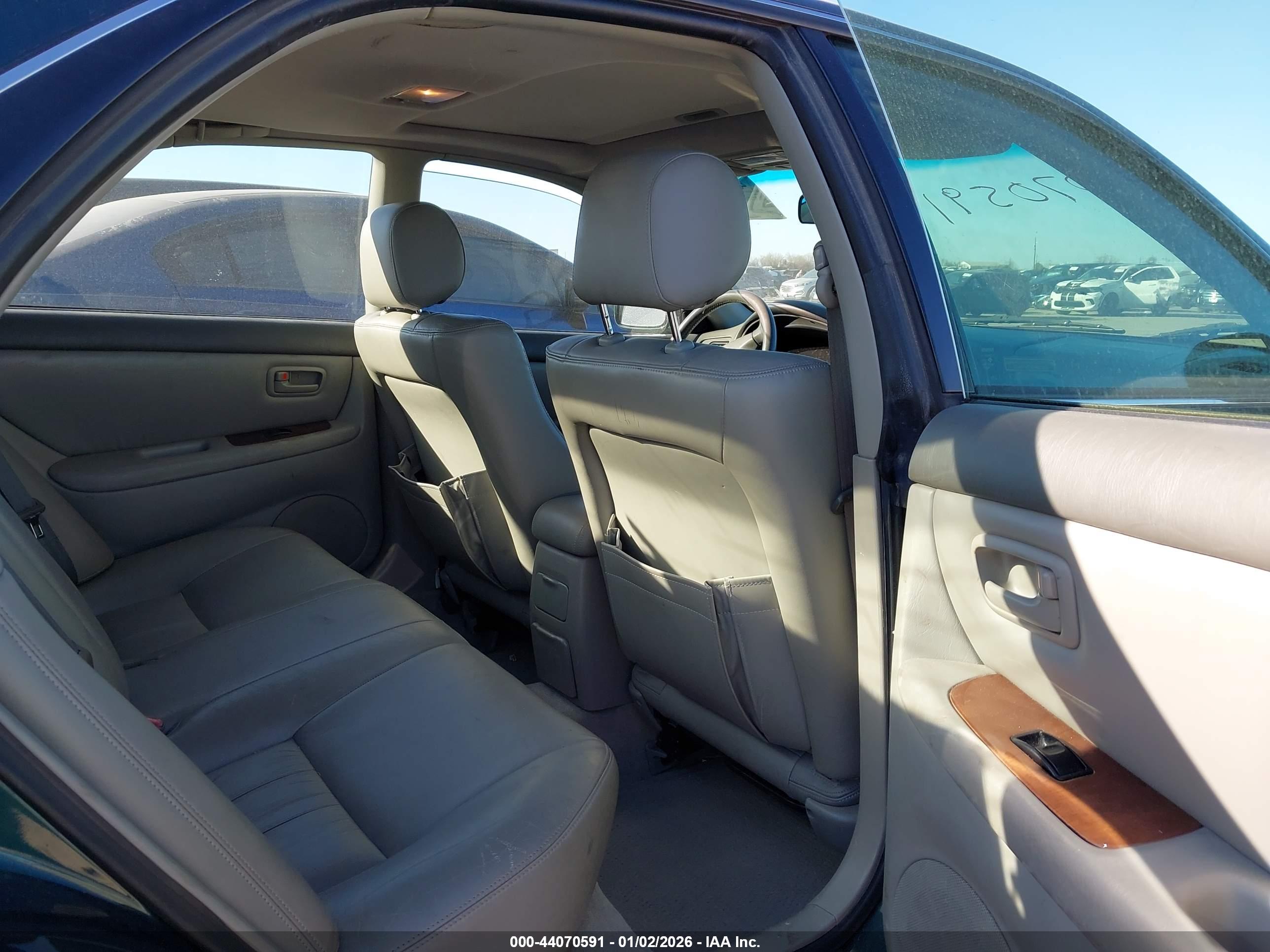 LEXUS ES image 8