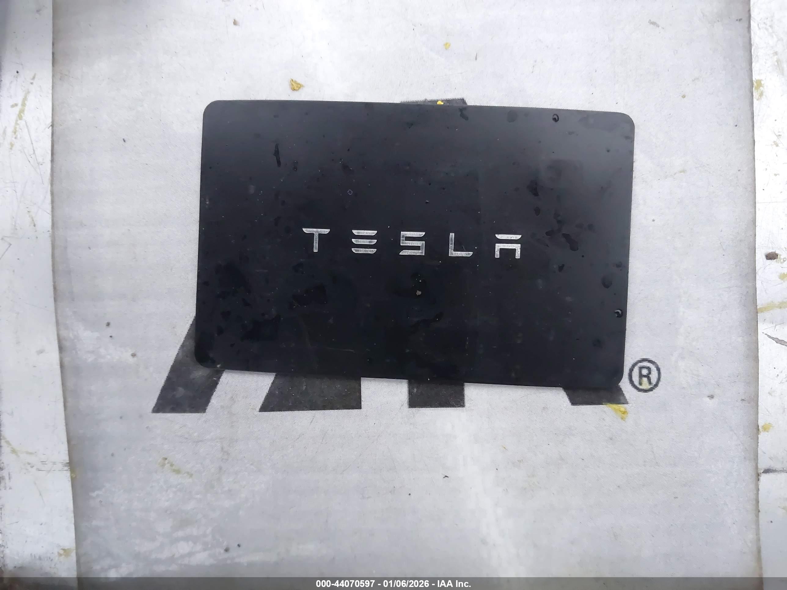 TESLA MODEL image 11