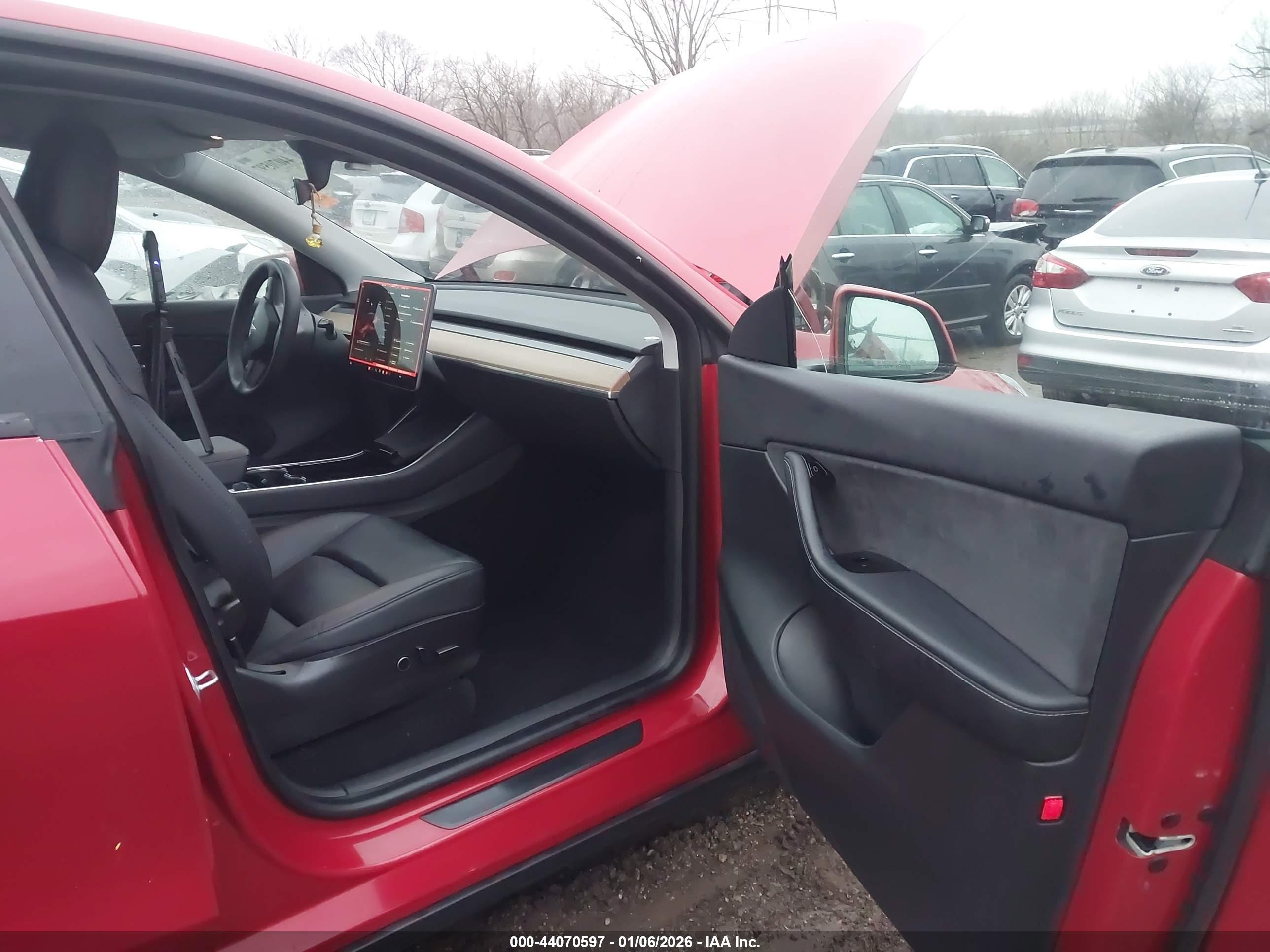 TESLA MODEL image 5