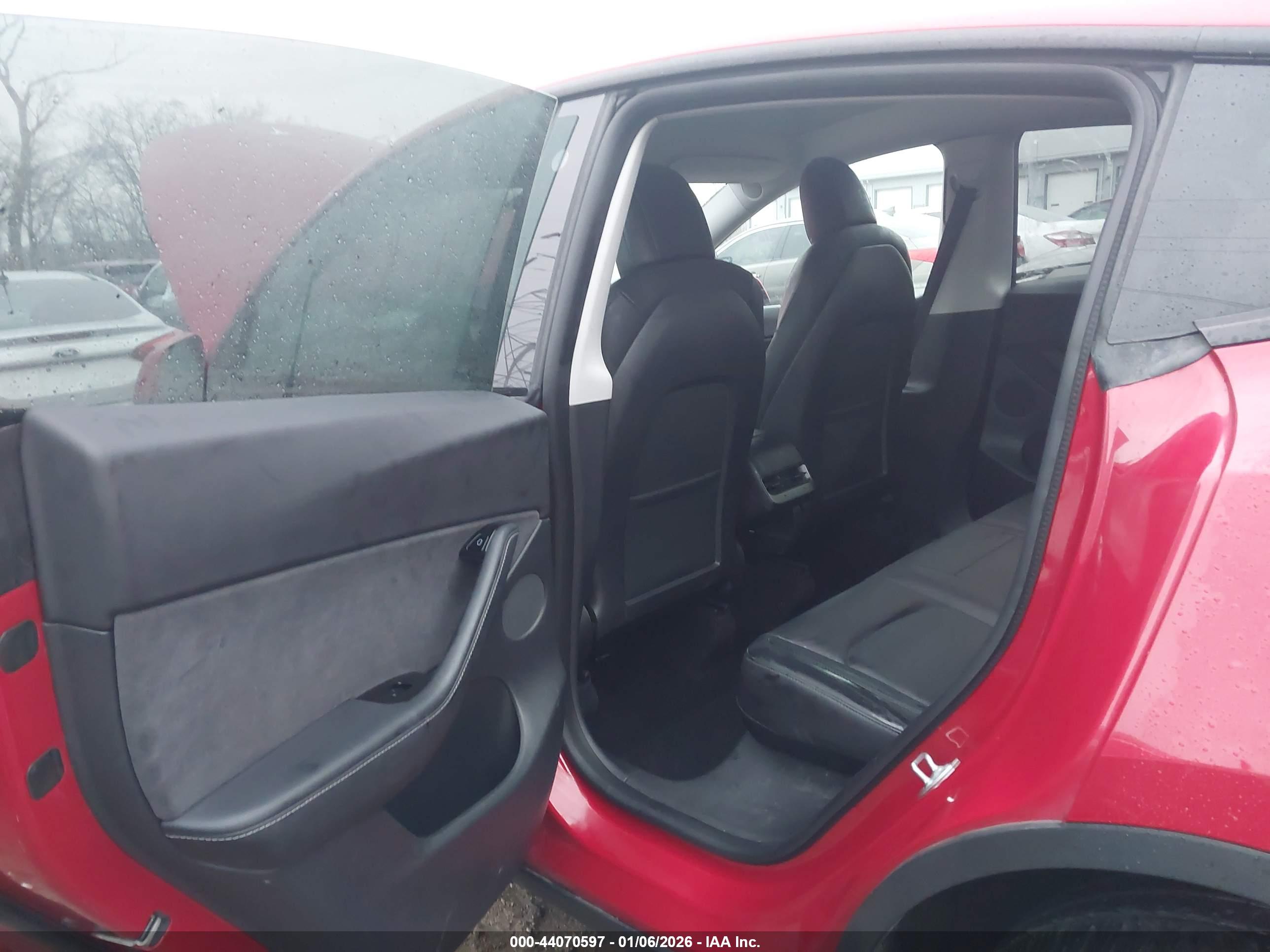 TESLA MODEL image 8