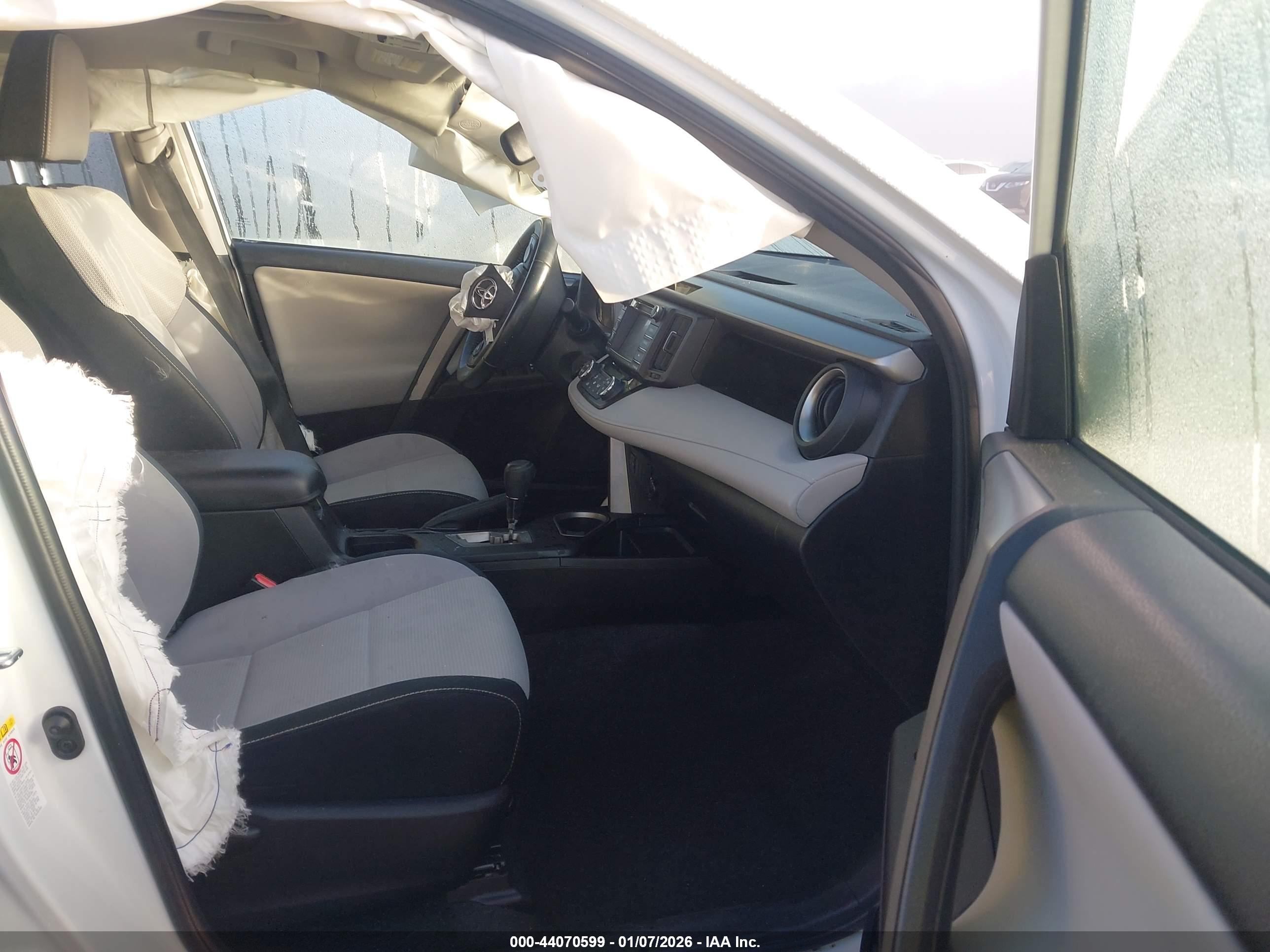 TOYOTA RAV4 image 5